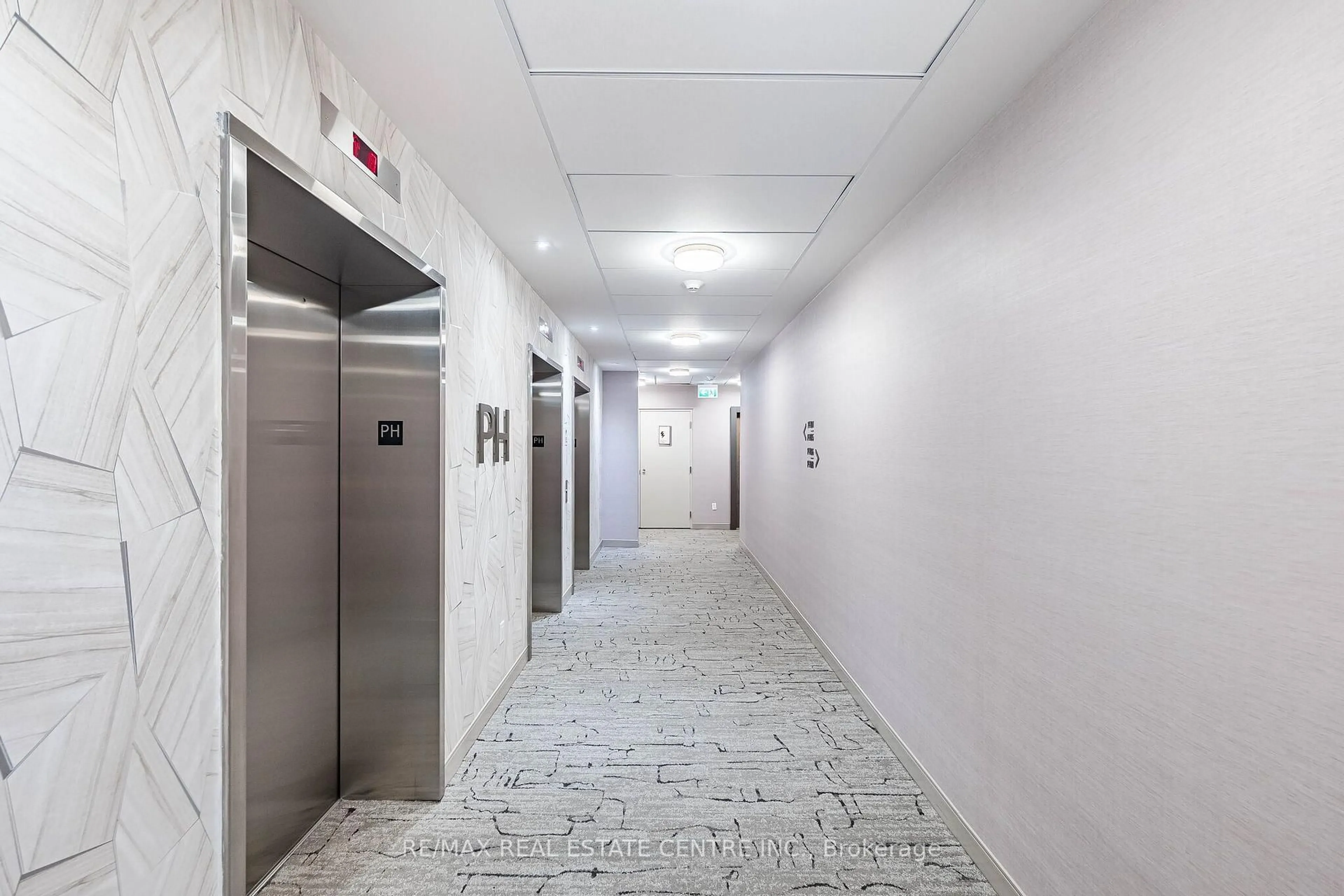 Indoor foyer for 10 Eva Rd #ph01, Toronto Ontario M9C 0B3