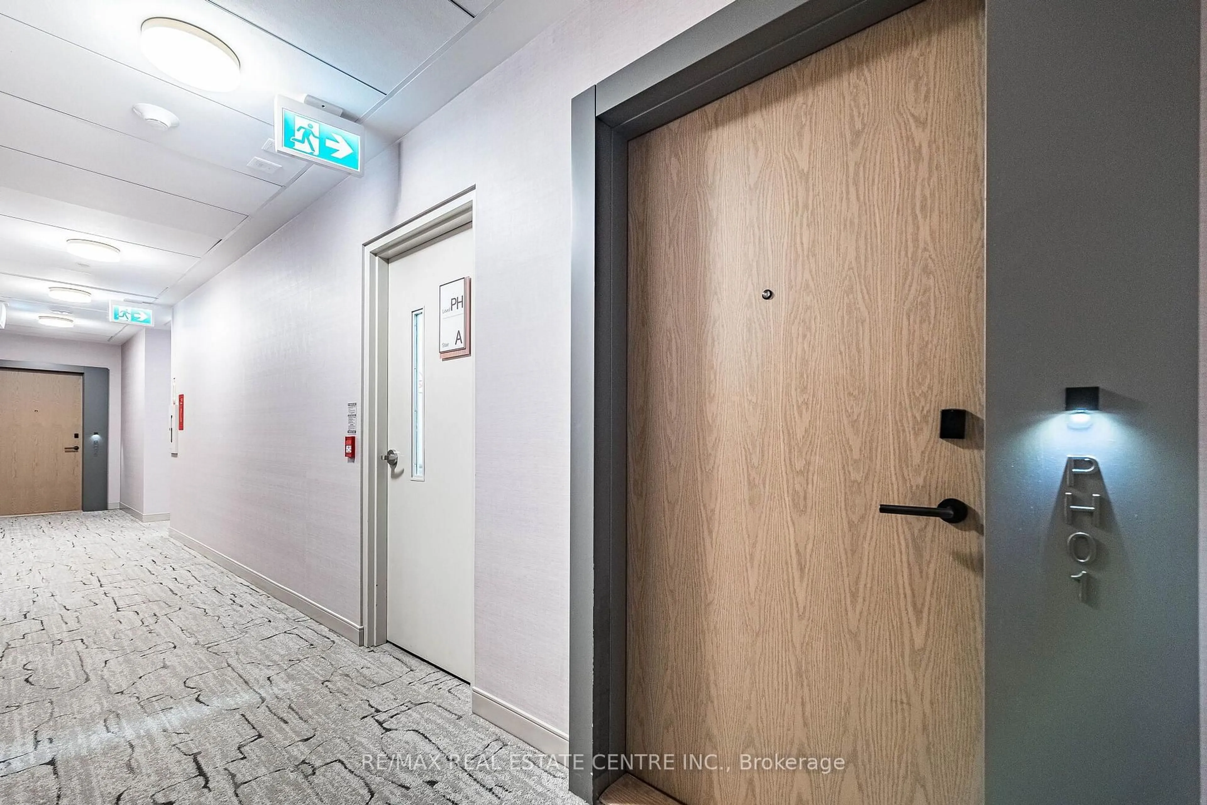 Indoor foyer for 10 Eva Rd #ph01, Toronto Ontario M9C 0B3