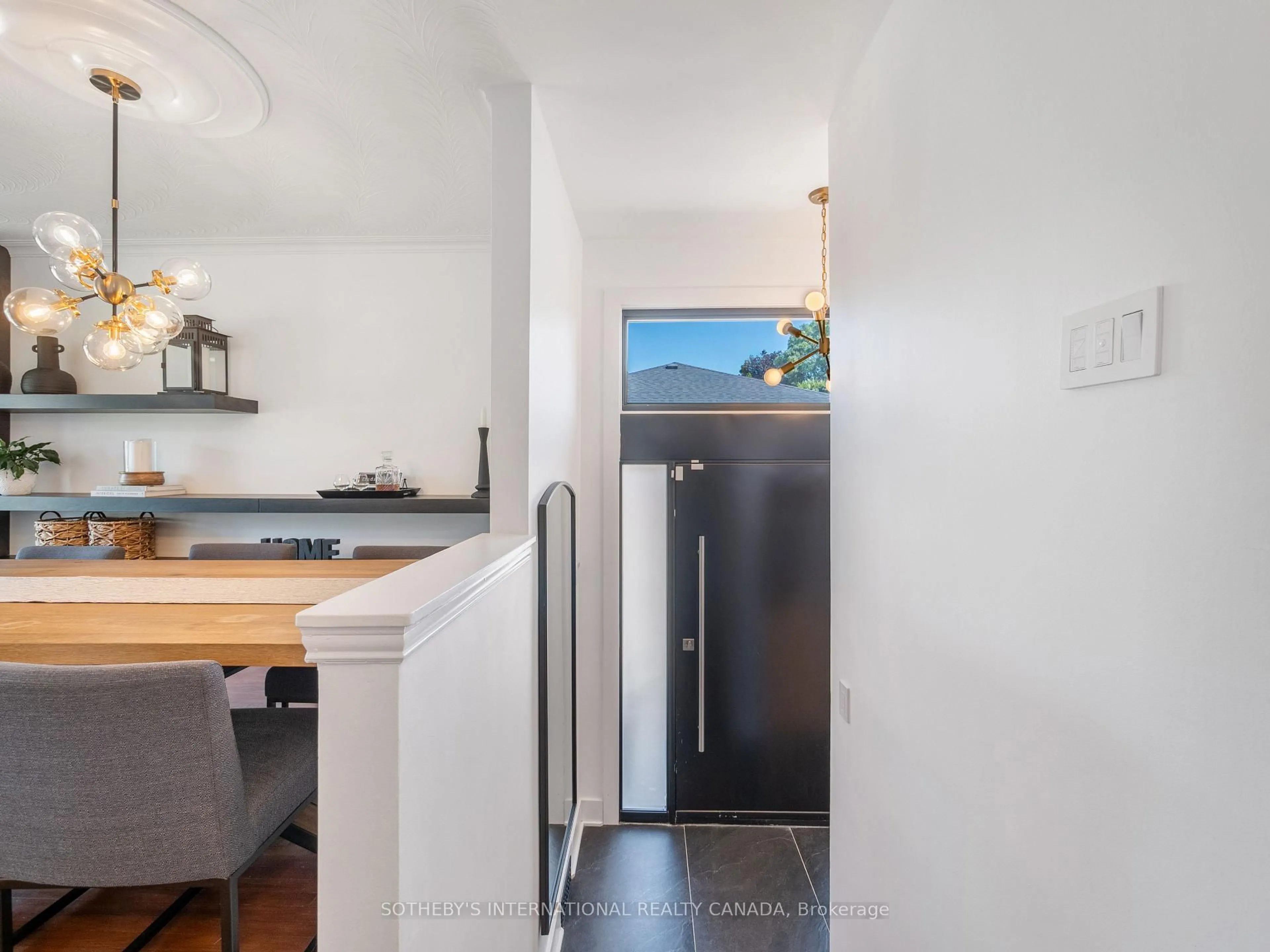 Indoor entryway for 17 Sigmont Rd, Toronto Ontario M9C 4K6