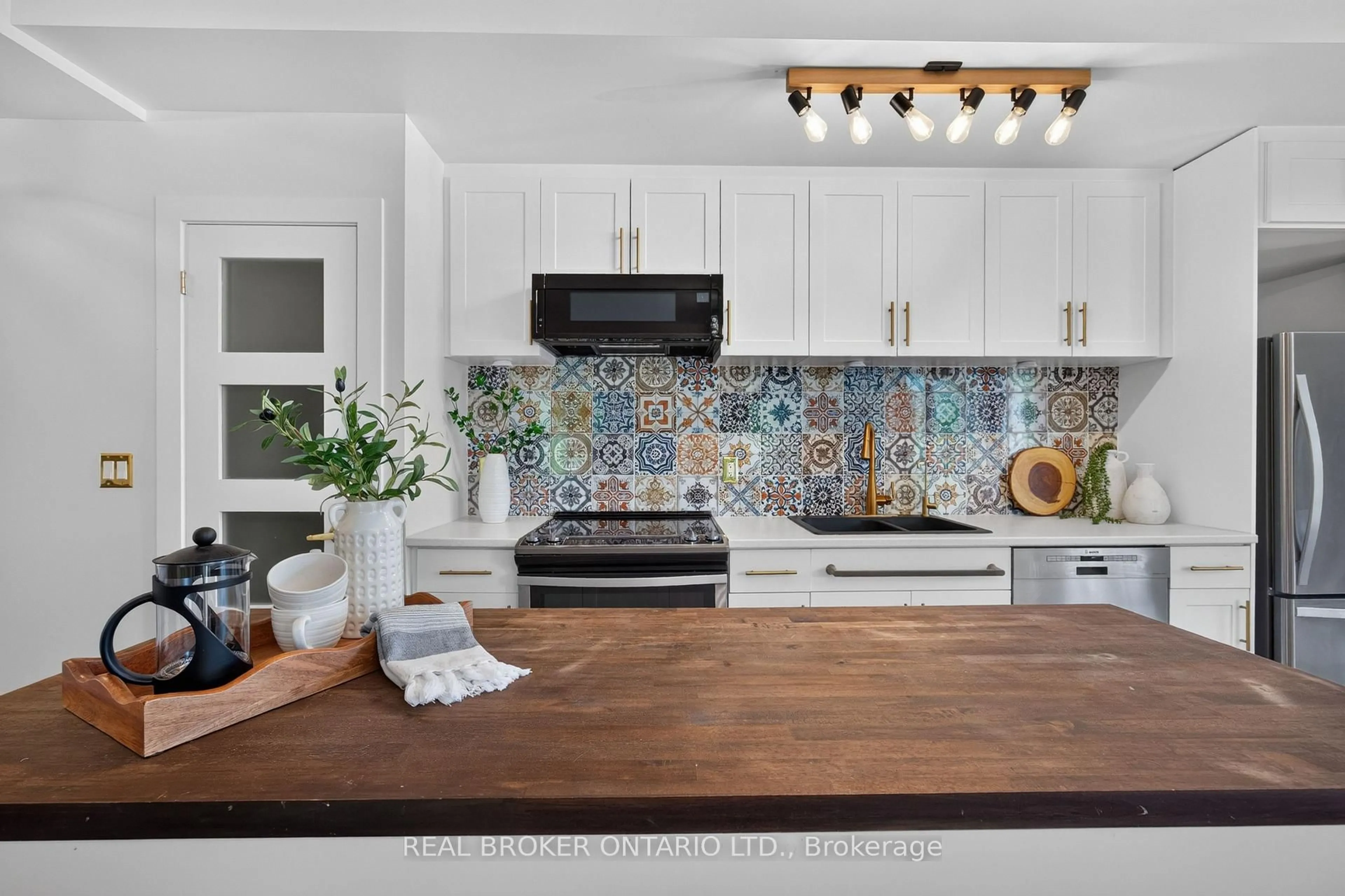 Contemporary kitchen, ceramic/tile floor for 168 Sabina Dr #214, Oakville Ontario L6W 0W5