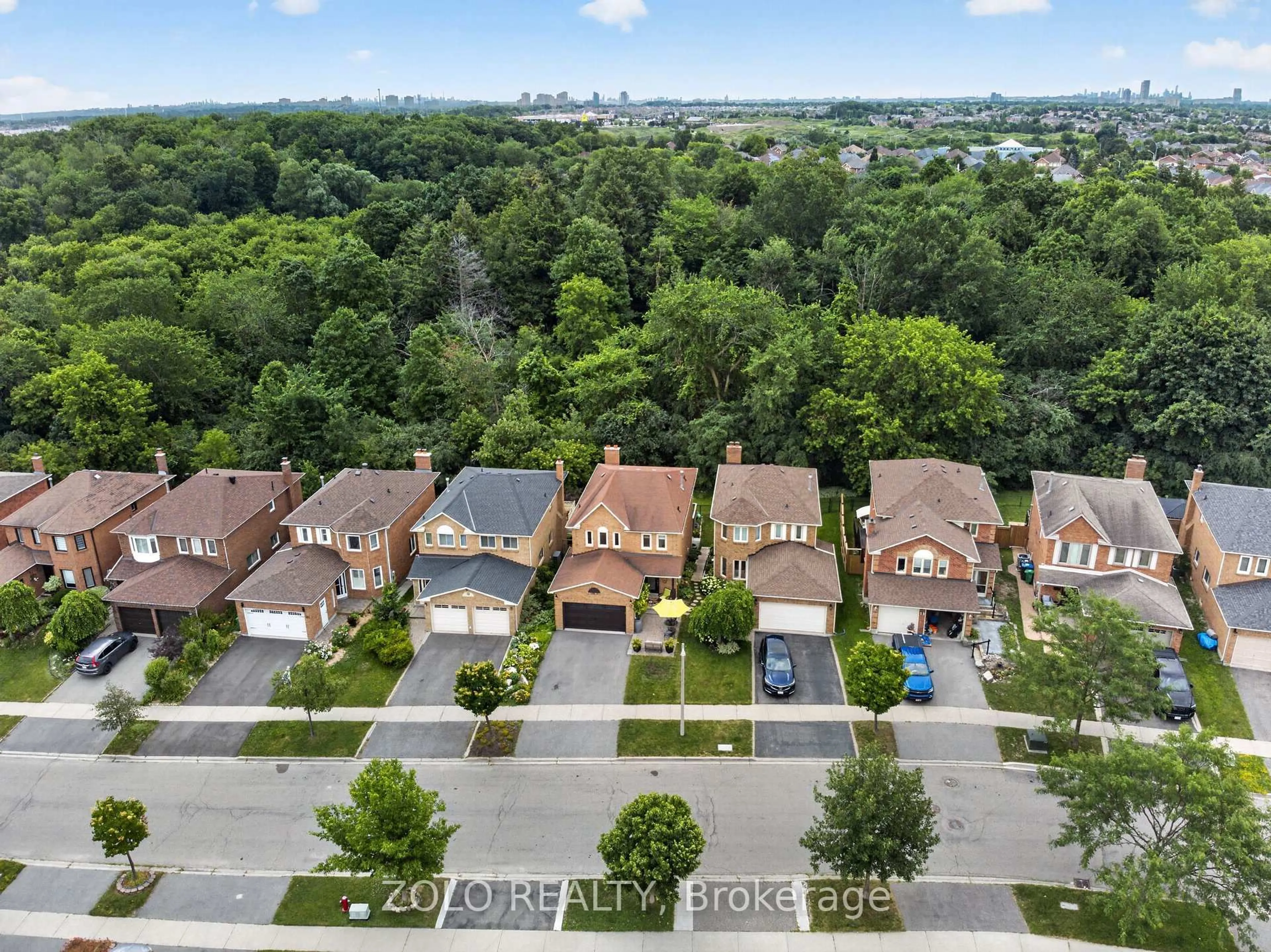 A pic from outside/outdoor area/front of a property/back of a property/a pic from drone, unknown for 17 Pinellas Dr, Brampton Ontario L6Z 3C1