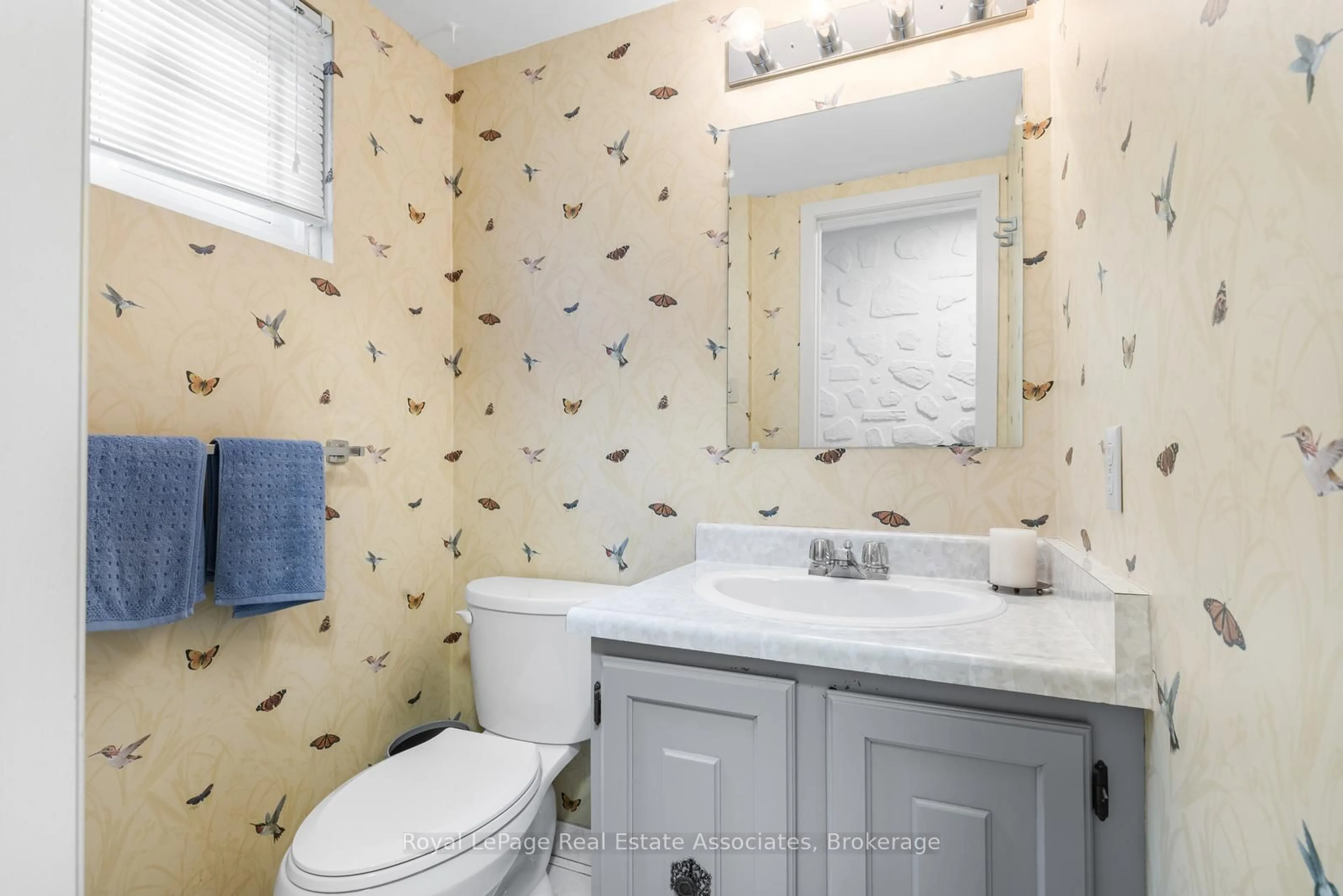 Standard bathroom, ceramic/tile floor for 1951 Rathburn Rd #79, Mississauga Ontario L4W 2N9