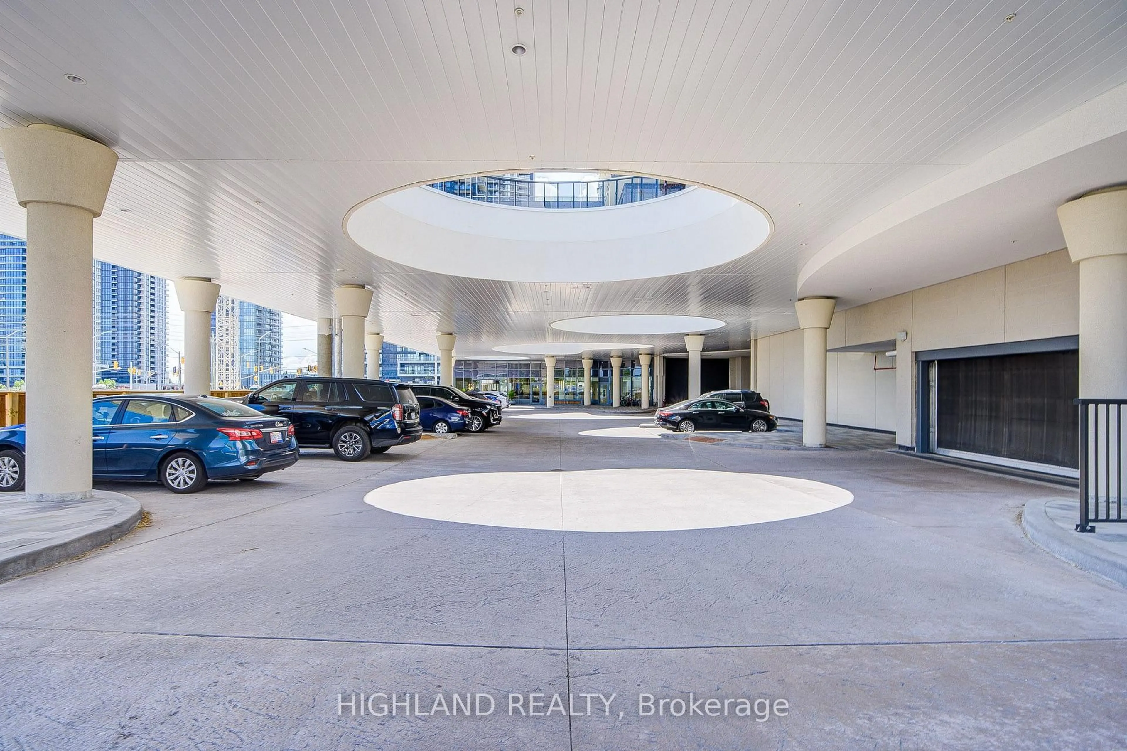 Indoor foyer for 5081 Hurontario St #3103, Mississauga Ontario L4Z 0C9