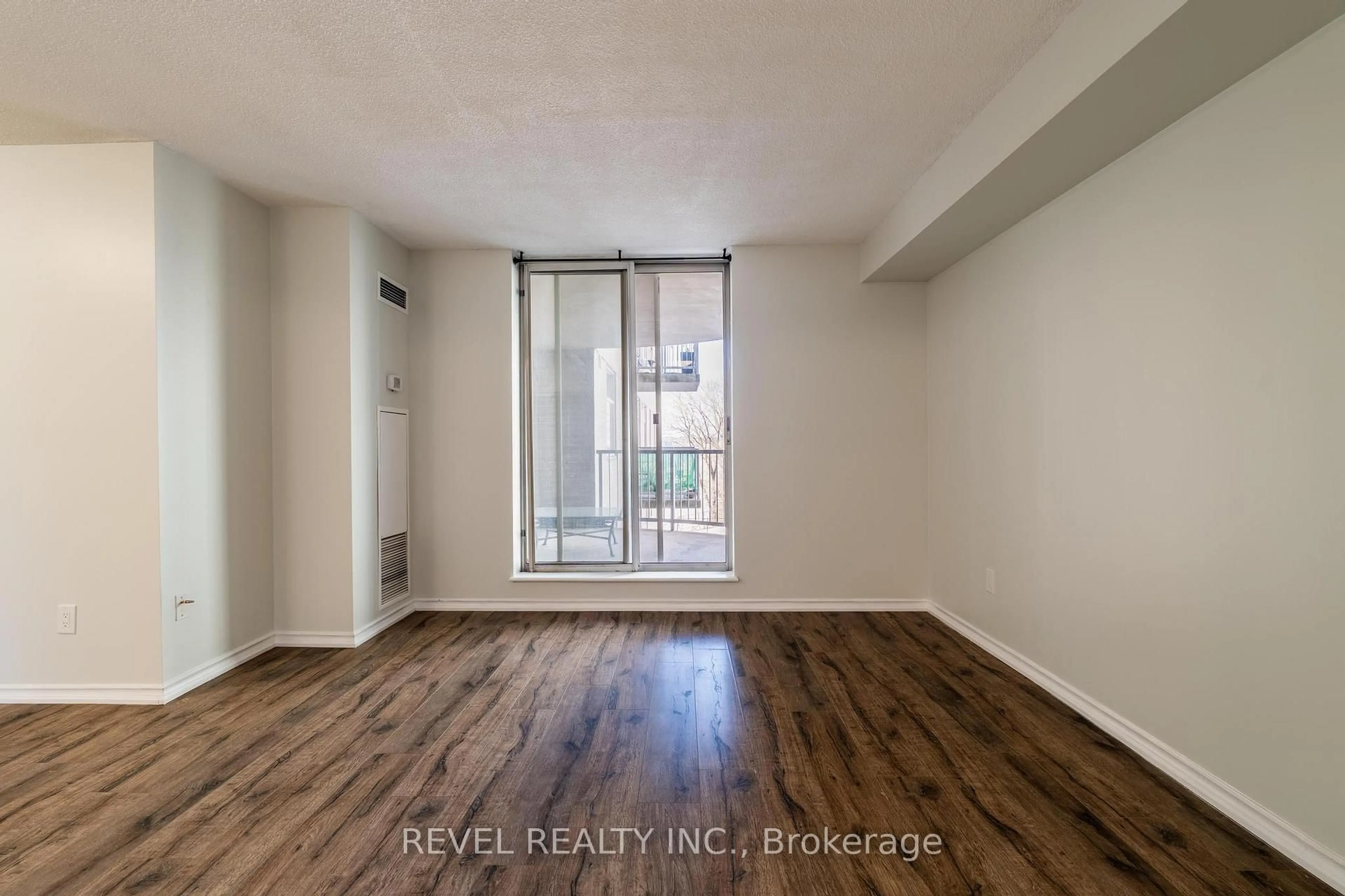 A pic of a room for 3559 Eglinton Ave #306, Toronto Ontario M6M 5C6
