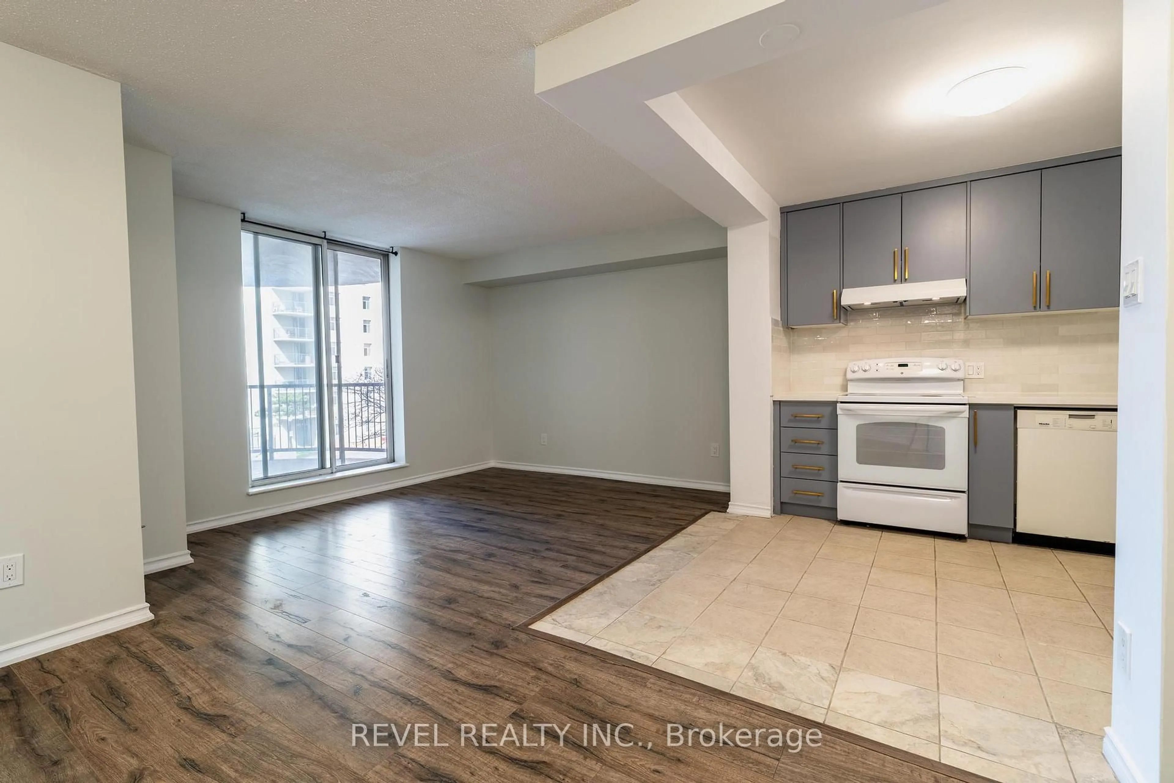 A pic of a room for 3559 Eglinton Ave #306, Toronto Ontario M6M 5C6