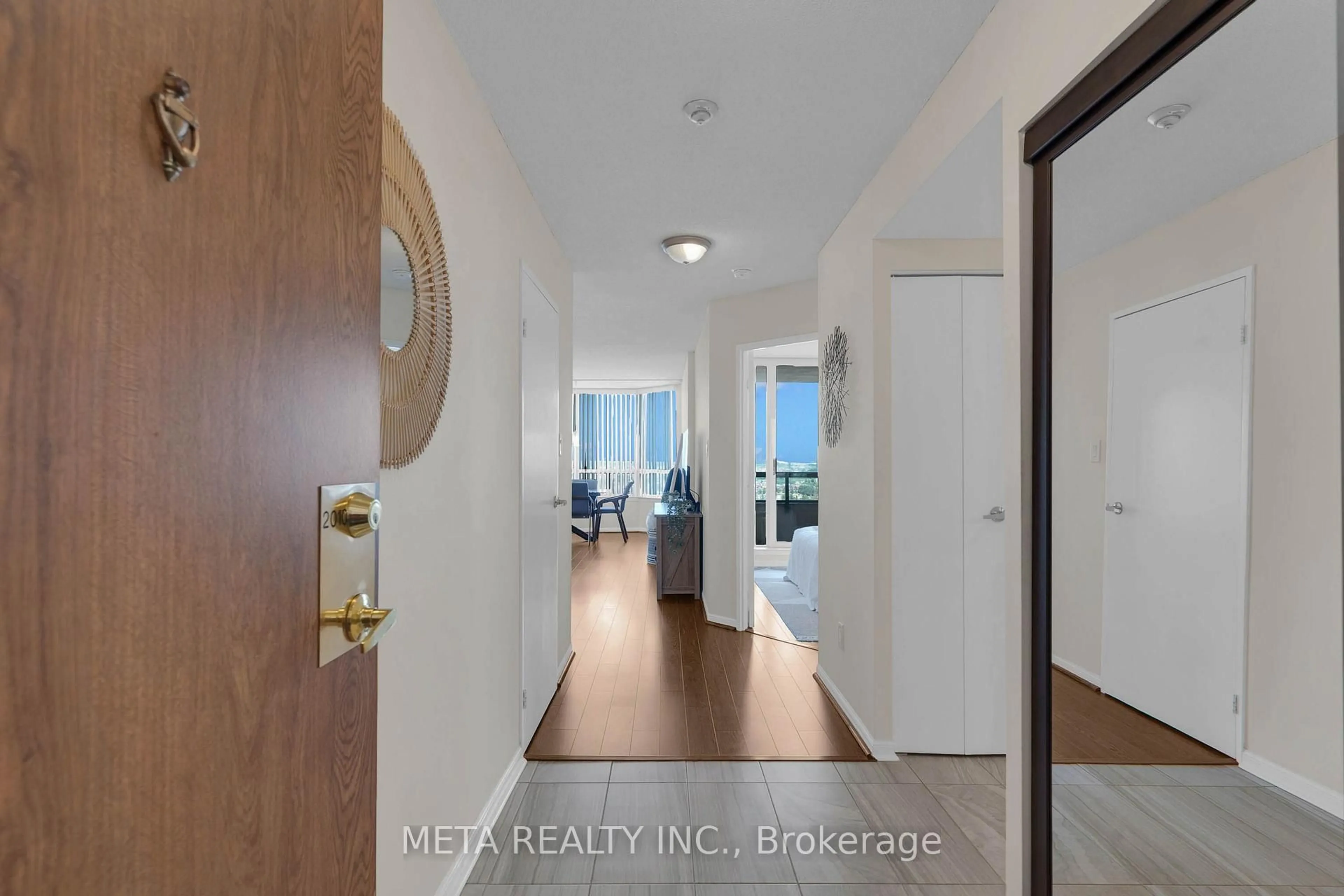 Indoor entryway for 550 Webb Dr #2010, Mississauga Ontario L5B 3Y4