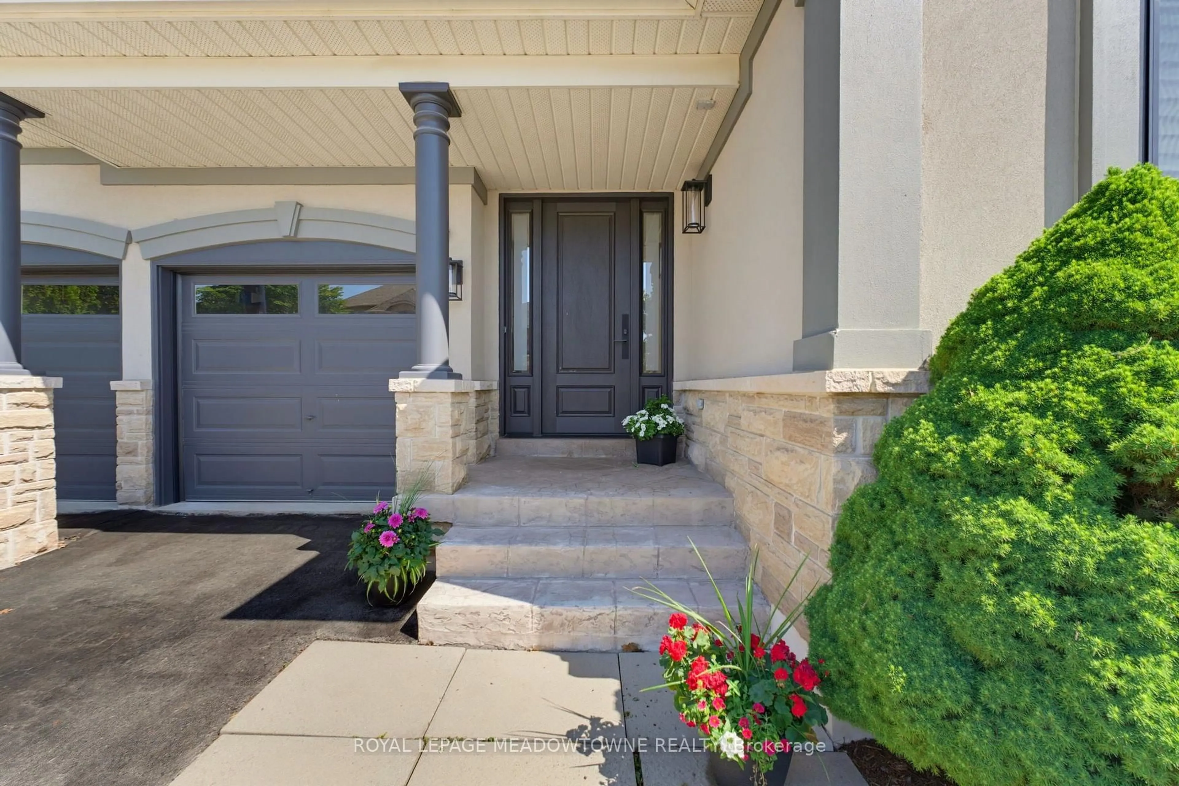 Indoor entryway for 2269 Wuthering Heights Way, Oakville Ontario L6M 0A6