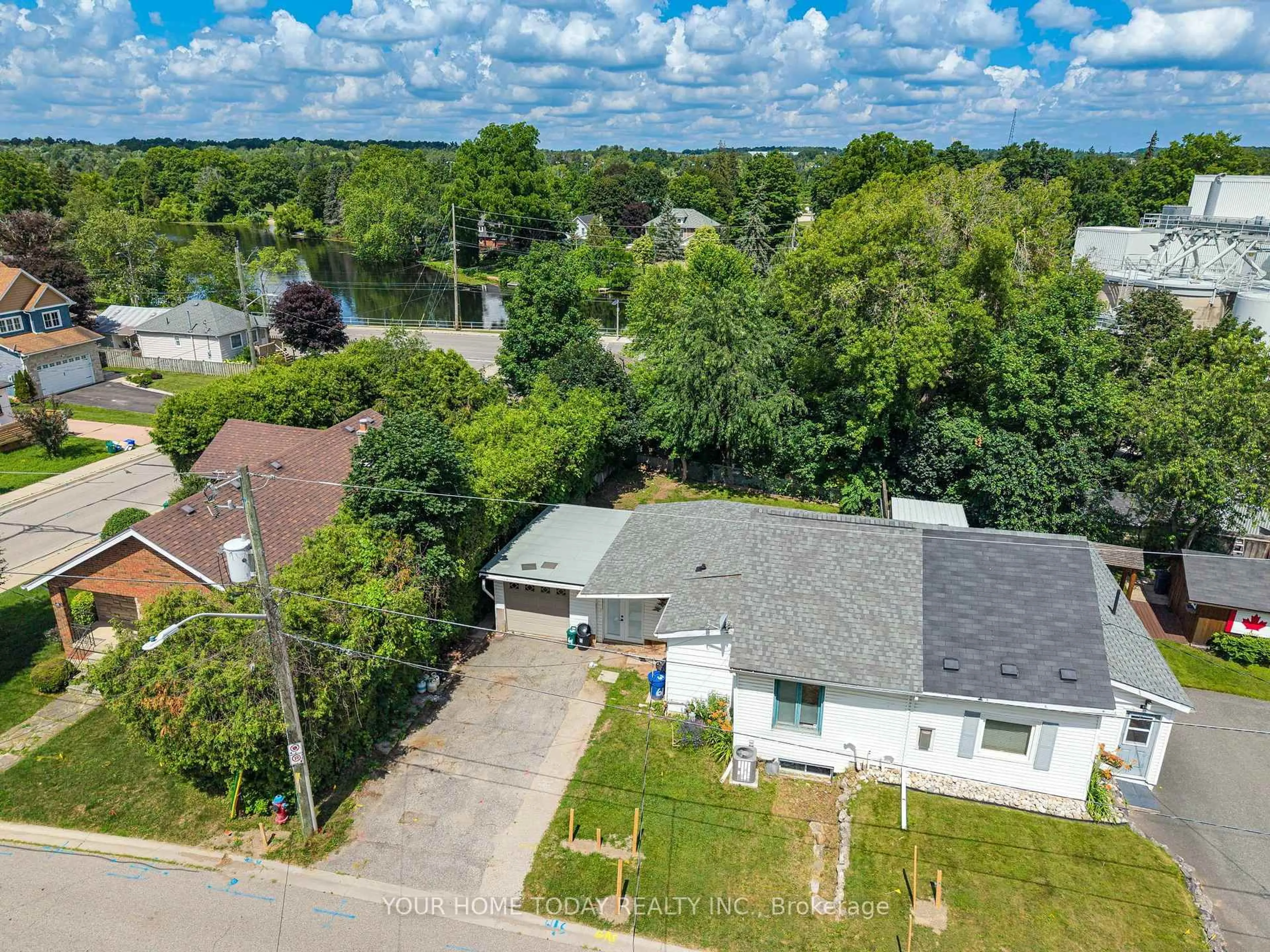 A pic from outside/outdoor area/front of a property/back of a property/a pic from drone, street for 61 Church St, Halton Hills Ontario L7J 1K1