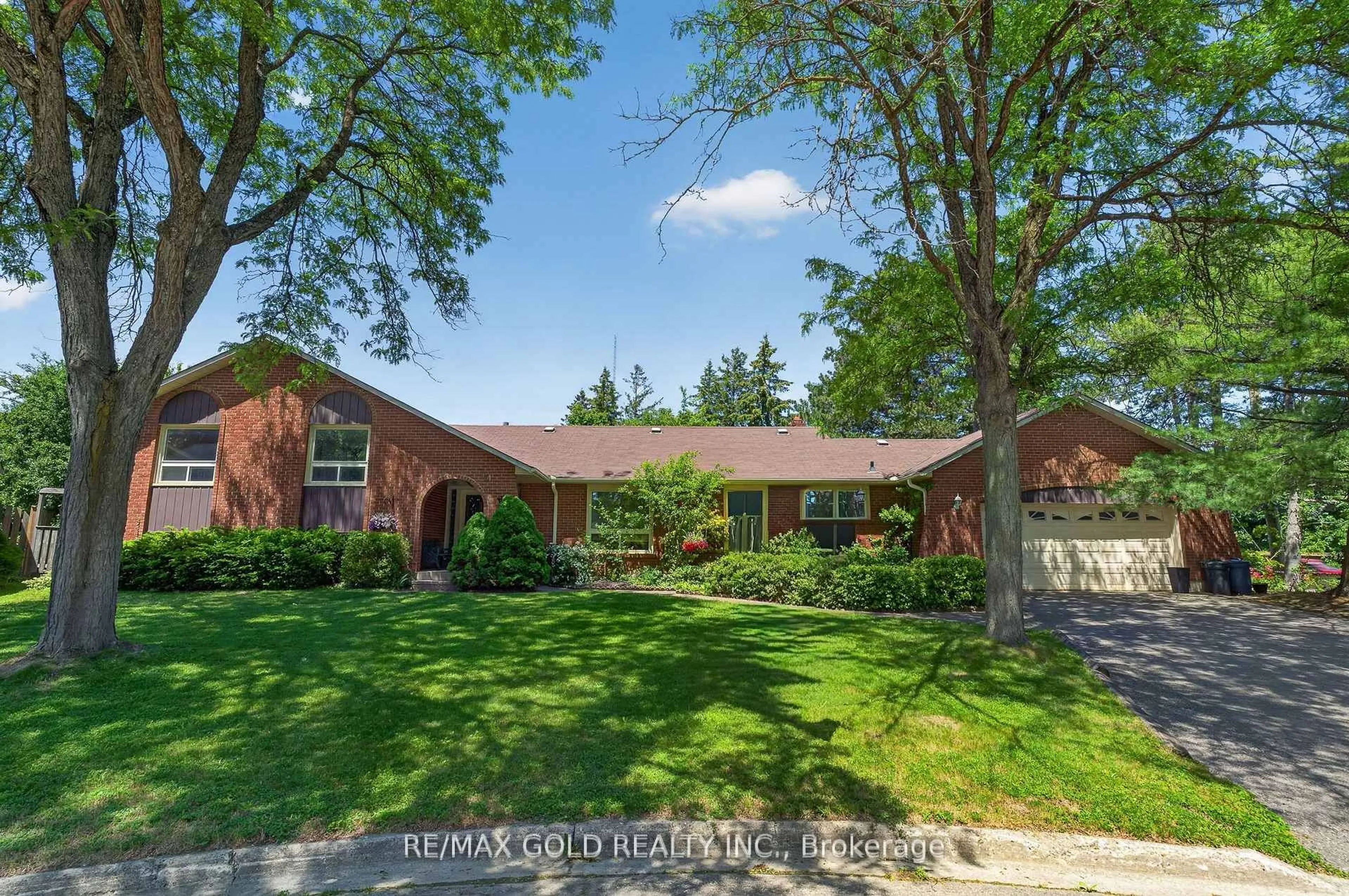 Home with brick exterior material, street for 14 Cairnmore Crt, Brampton Ontario L6Z 1T6