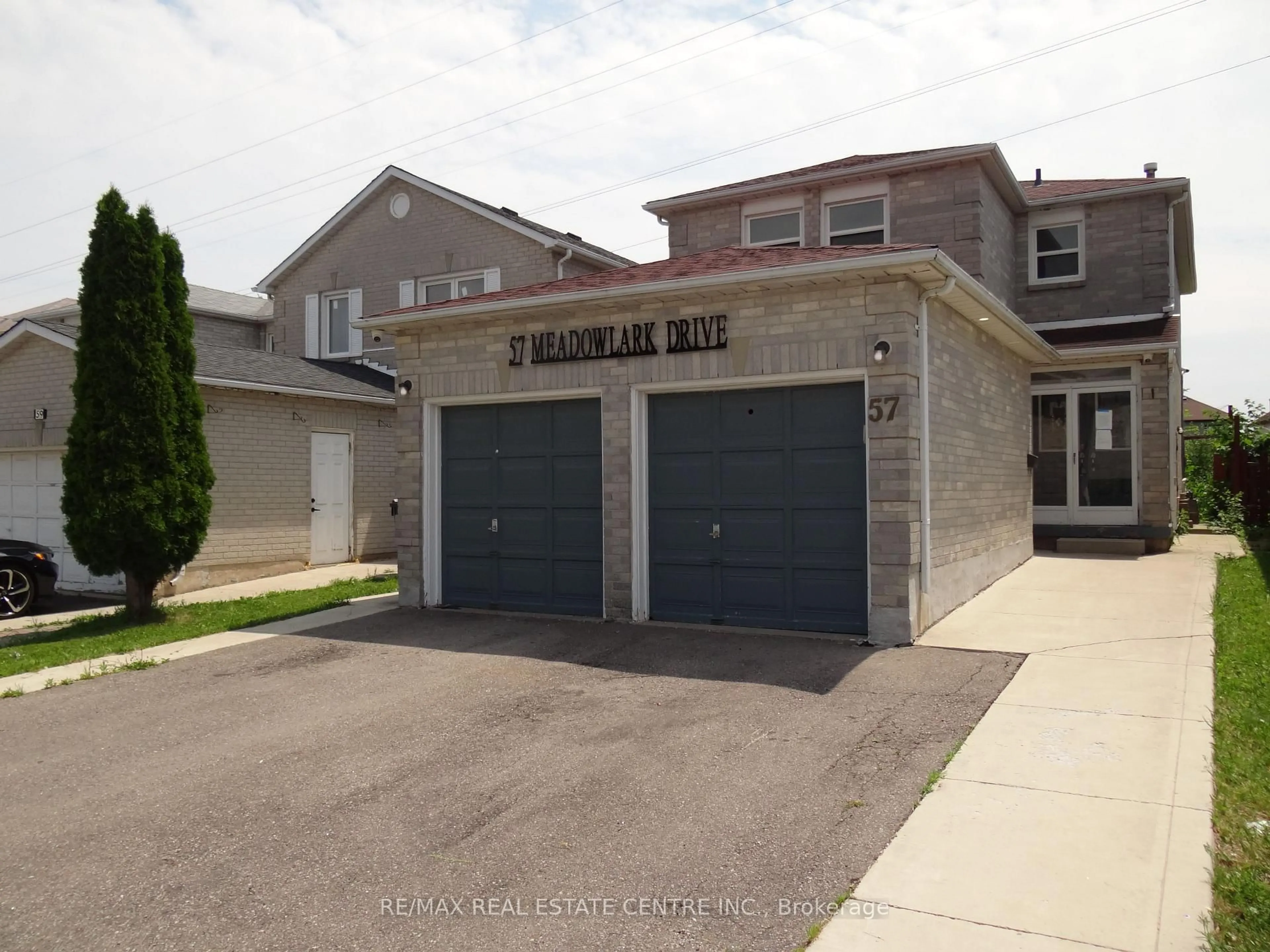 Indoor garage for 57 Meadowlark Dr, Brampton Ontario L6Y 4A3
