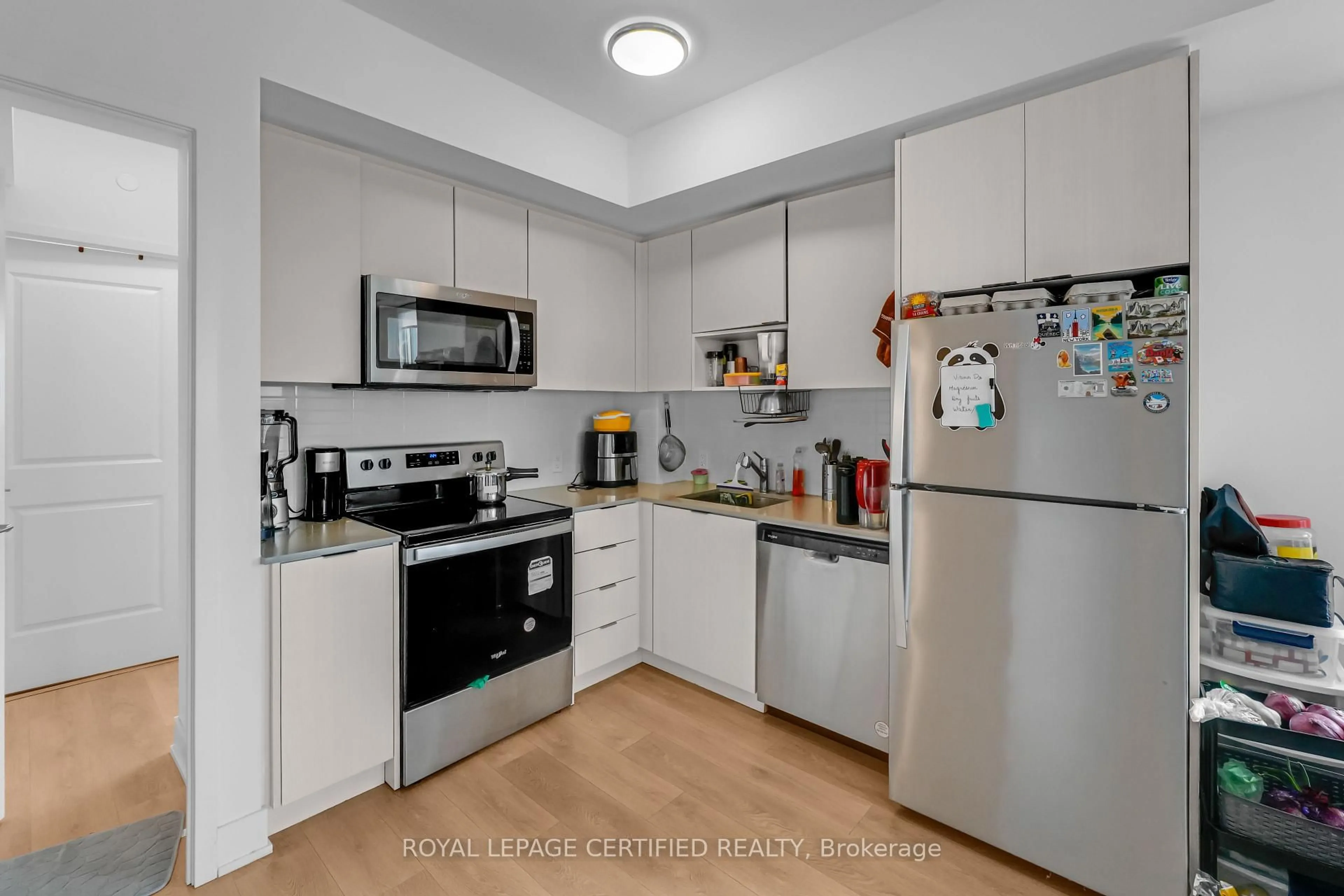 Standard kitchen, unknown for 202 Burnhamthorpe Rd #1803, Mississauga Ontario L5A 4L4