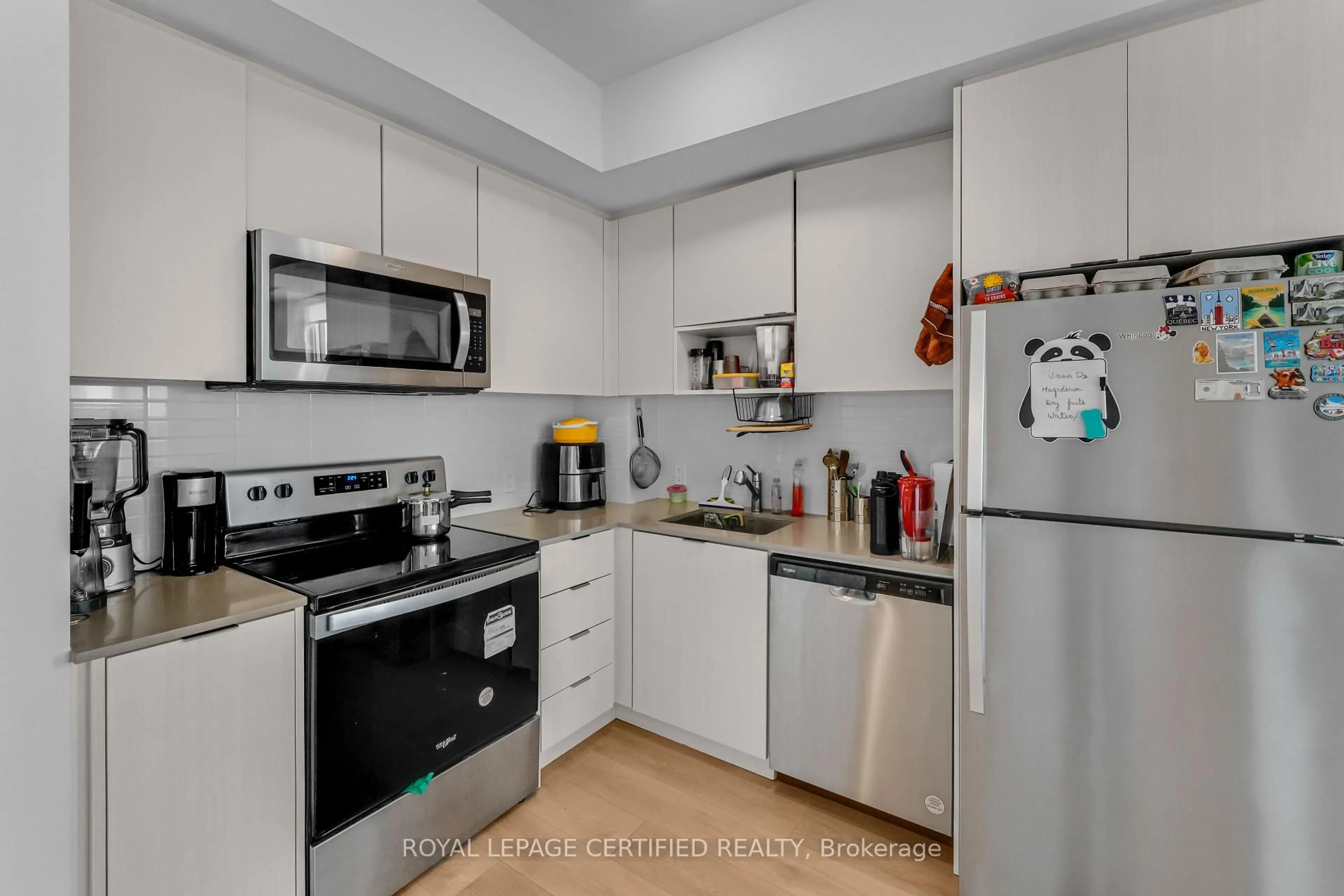 Standard kitchen, unknown for 202 Burnhamthorpe Rd #1803, Mississauga Ontario L5A 4L4