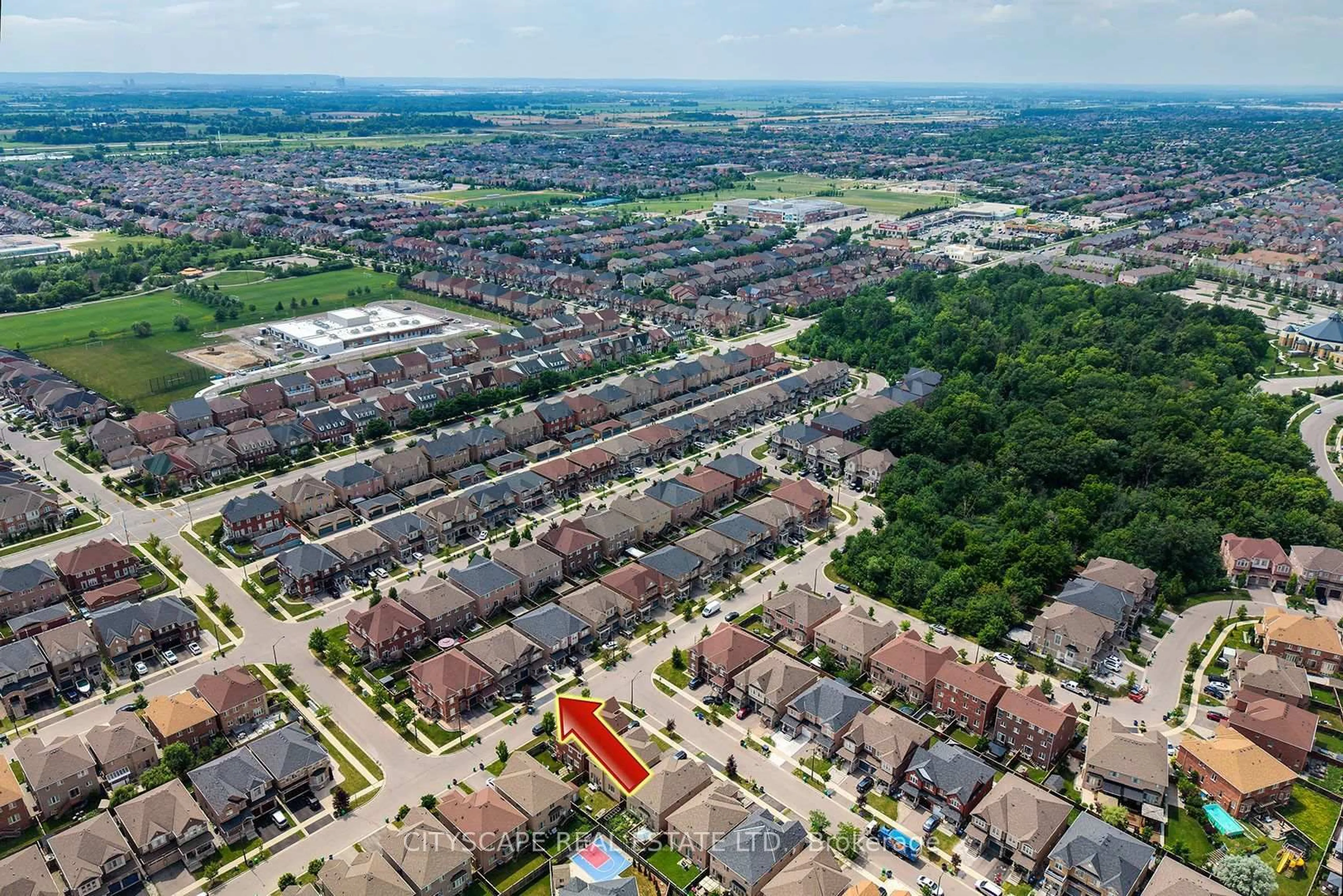 A pic from outside/outdoor area/front of a property/back of a property/a pic from drone, street for 5608 Ethan Dr, Mississauga Ontario L5M 0W1