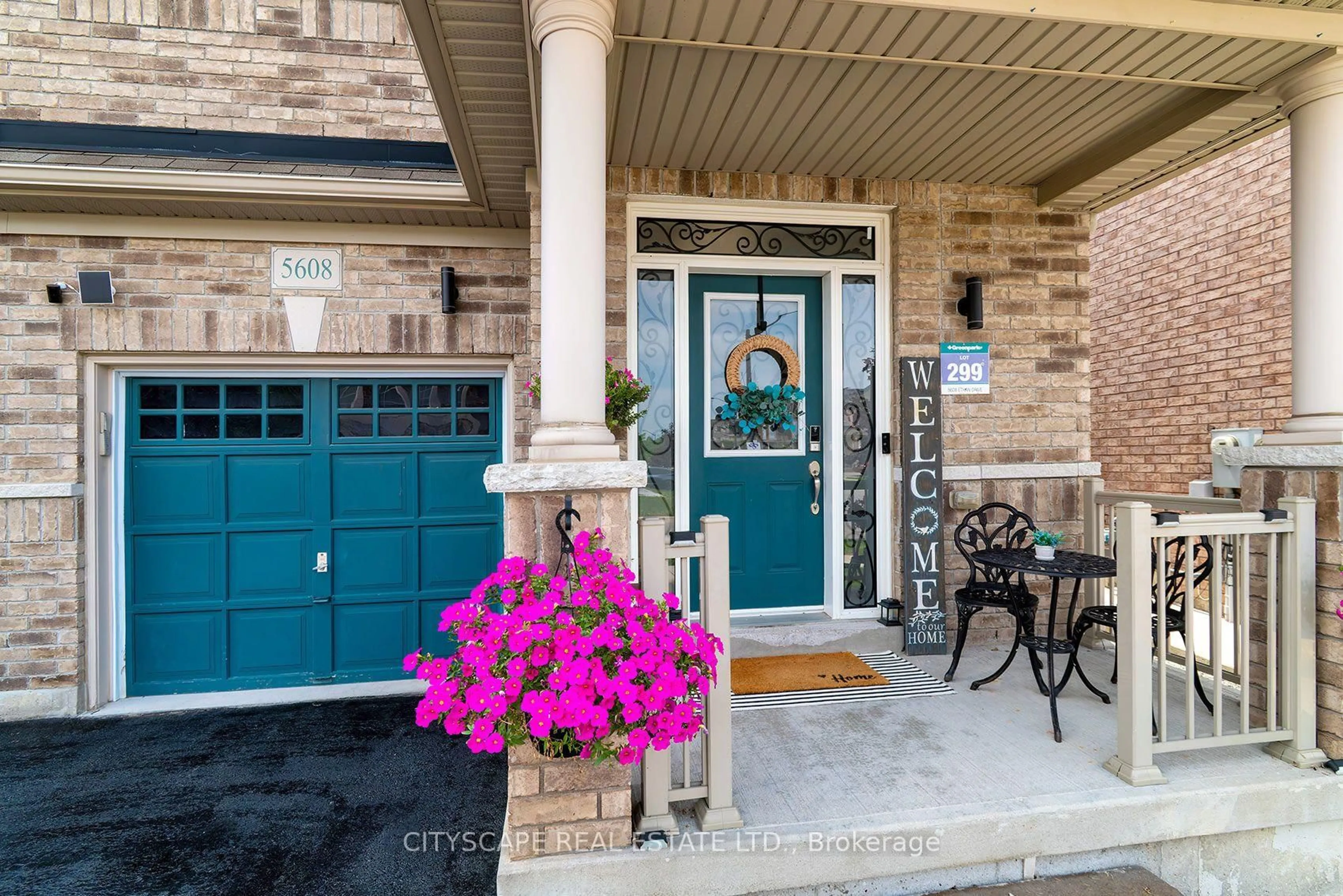 Indoor entryway for 5608 Ethan Dr, Mississauga Ontario L5M 0W1
