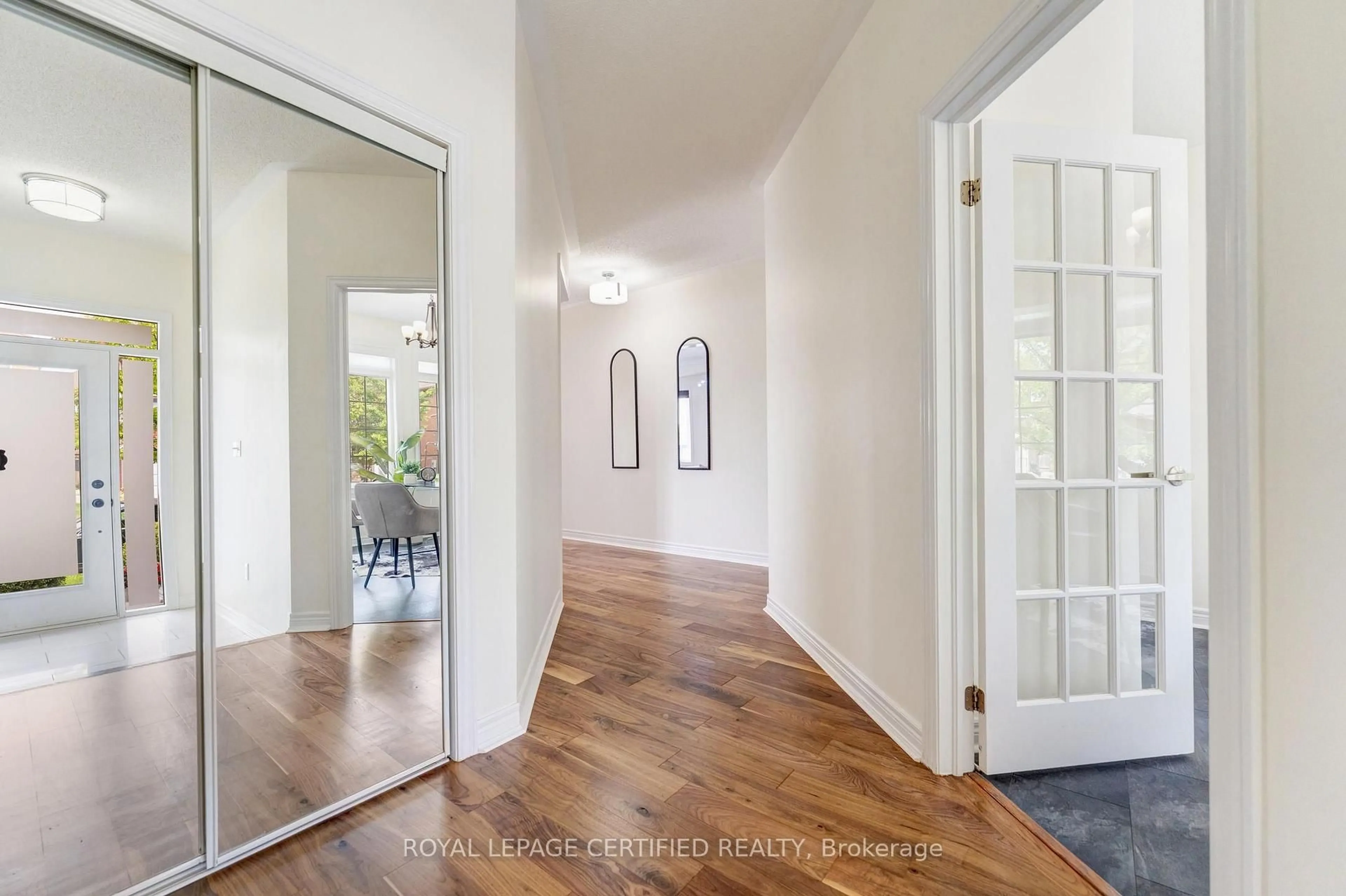 Indoor entryway for 515 Hinchey Cres, Milton Ontario L9T 7X4