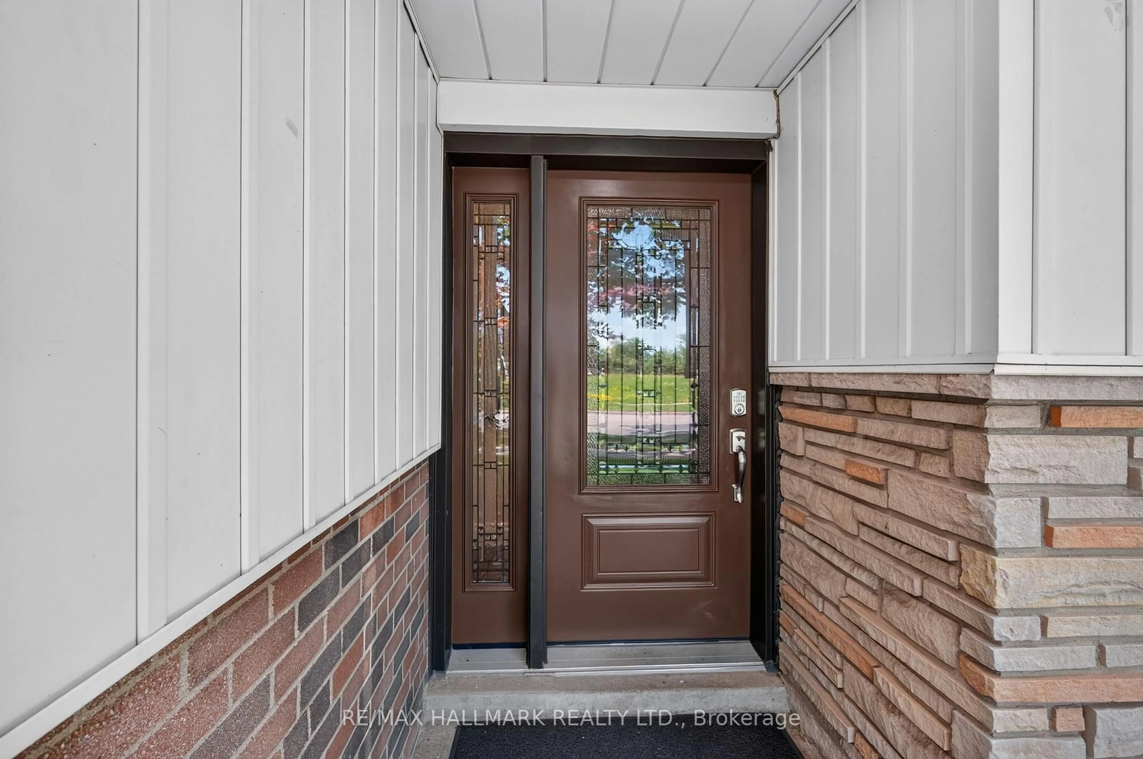 Indoor entryway for 52 Clement Rd, Toronto Ontario M9R 1Y8