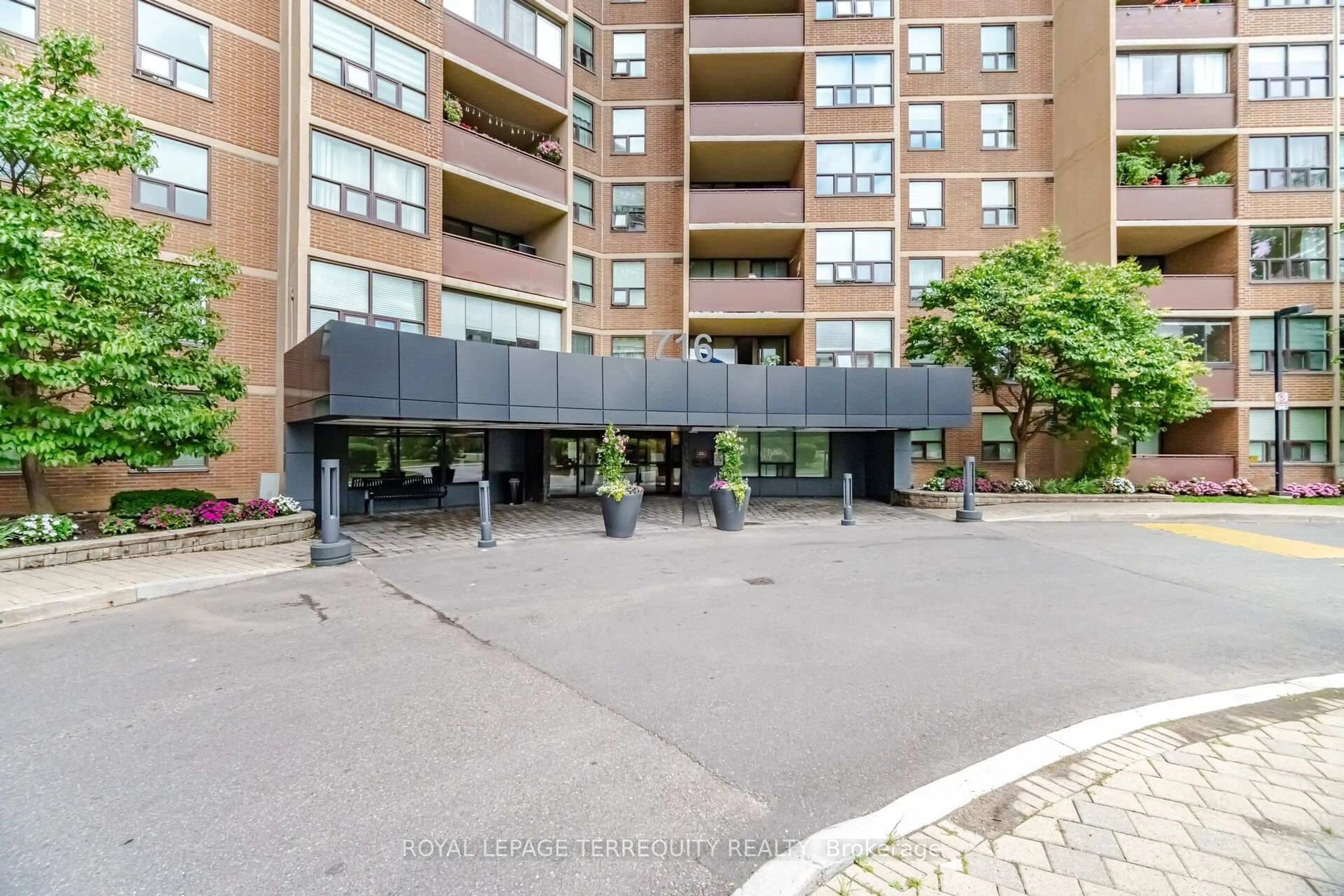 Patio, street for 716 The West Mall #1504, Toronto Ontario M9C 4X6