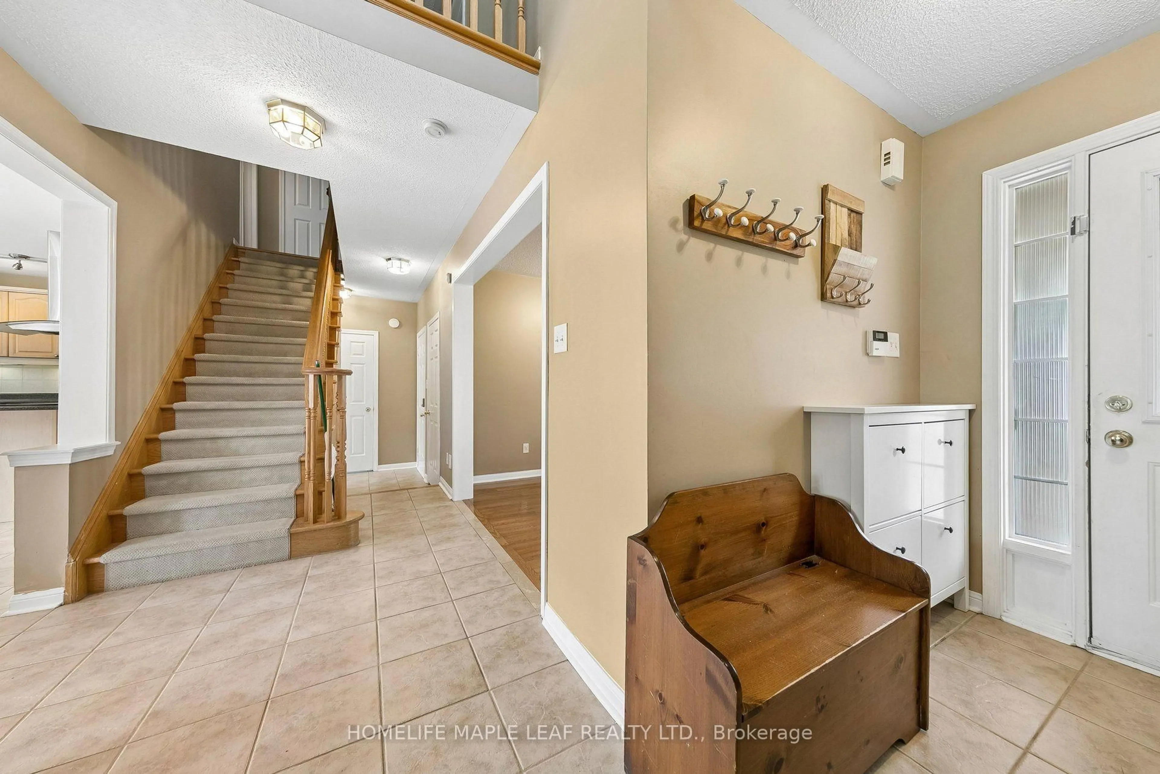 Indoor entryway for 3948 Deepwood Hts, Mississauga Ontario L5M 6L9