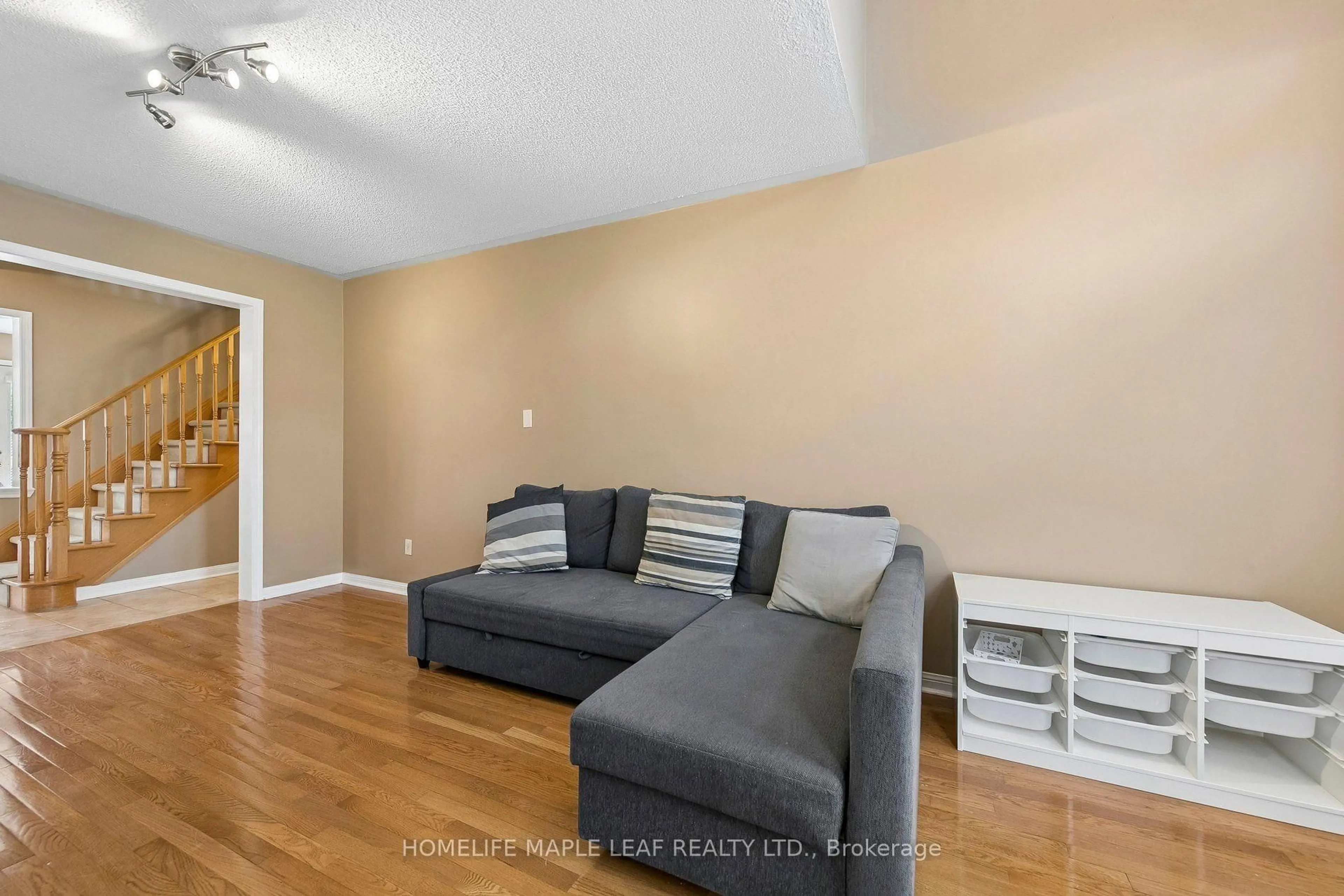 Living room with furniture, unknown for 3948 Deepwood Hts, Mississauga Ontario L5M 6L9