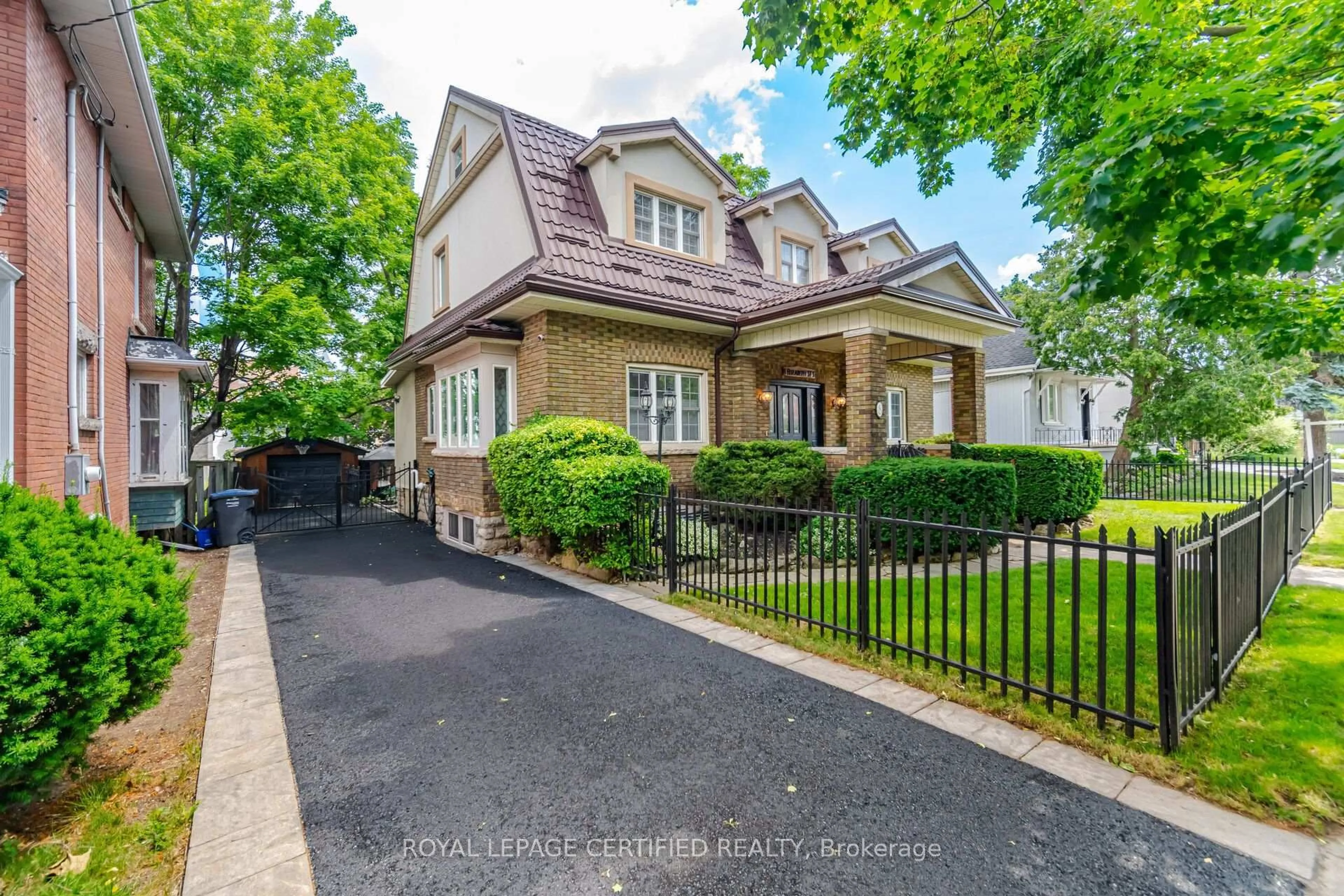 Home with brick exterior material, street for 8 Elizabeth St, Brampton Ontario L6Y 1P8