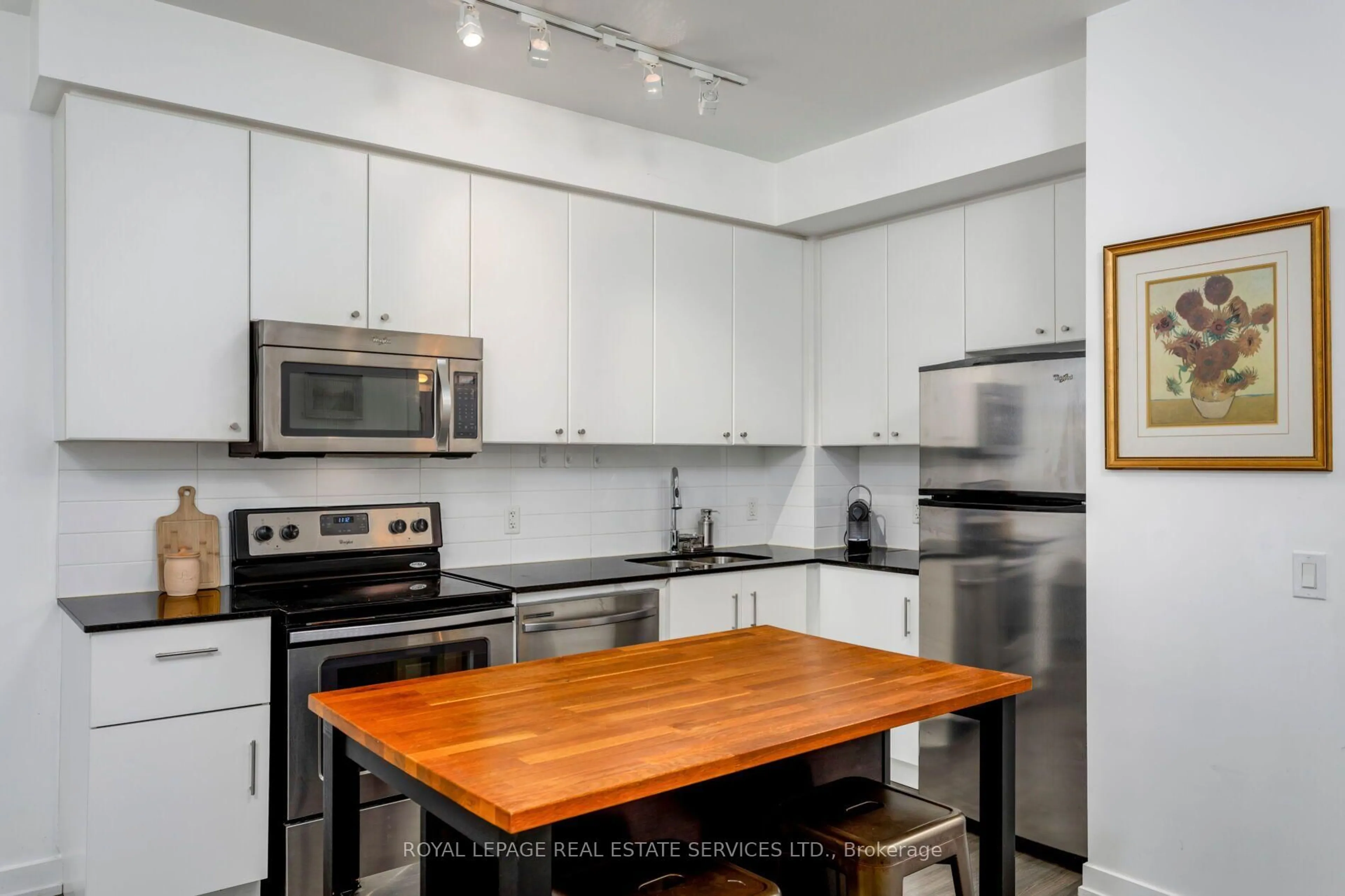 Standard kitchen, wood/laminate floor for 8 Fieldway Rd #414, Toronto Ontario M8Z 3L1