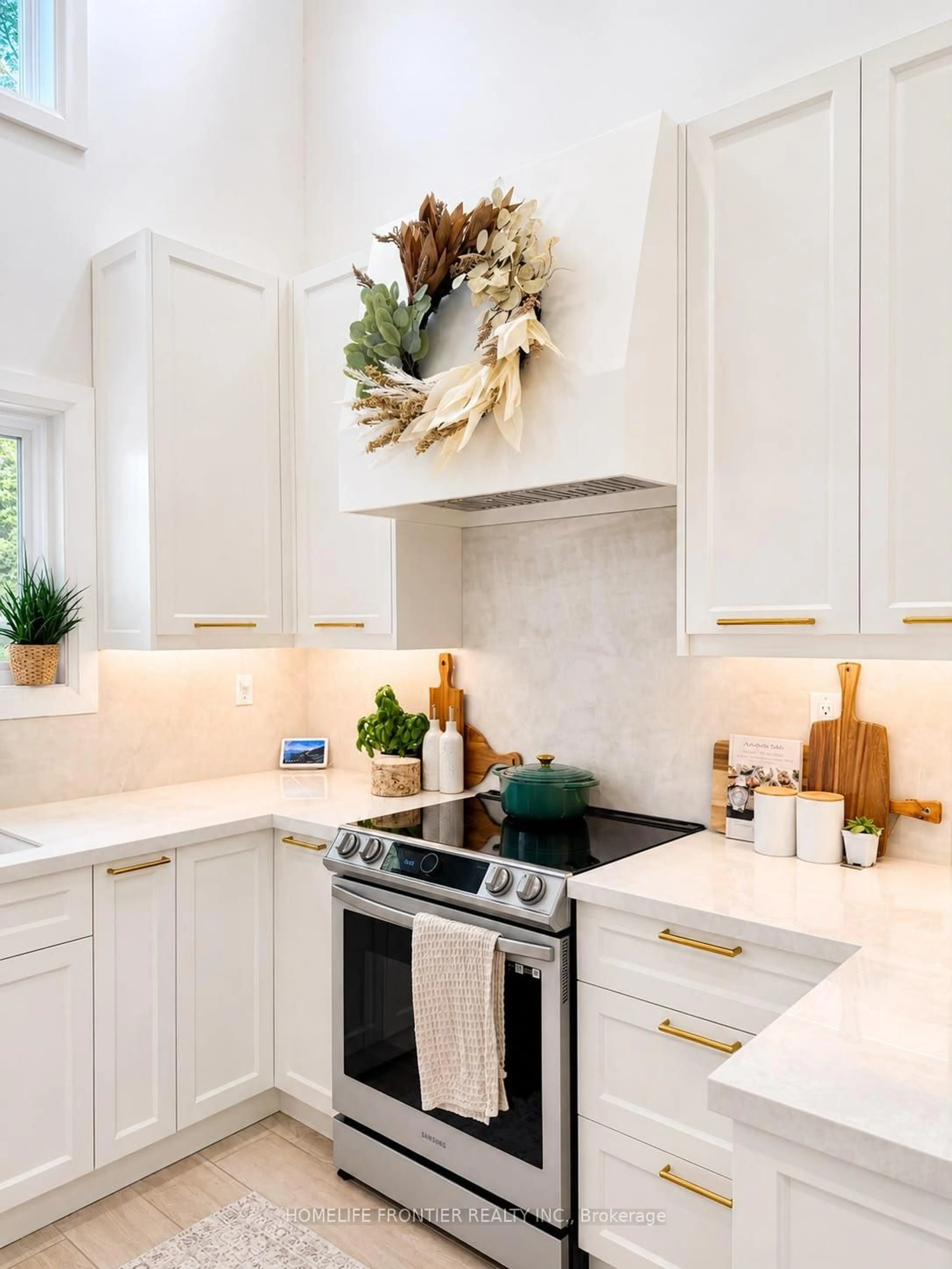 Contemporary kitchen, ceramic/tile floor for 2138 Truscott Dr, Mississauga Ontario L5J 2A6