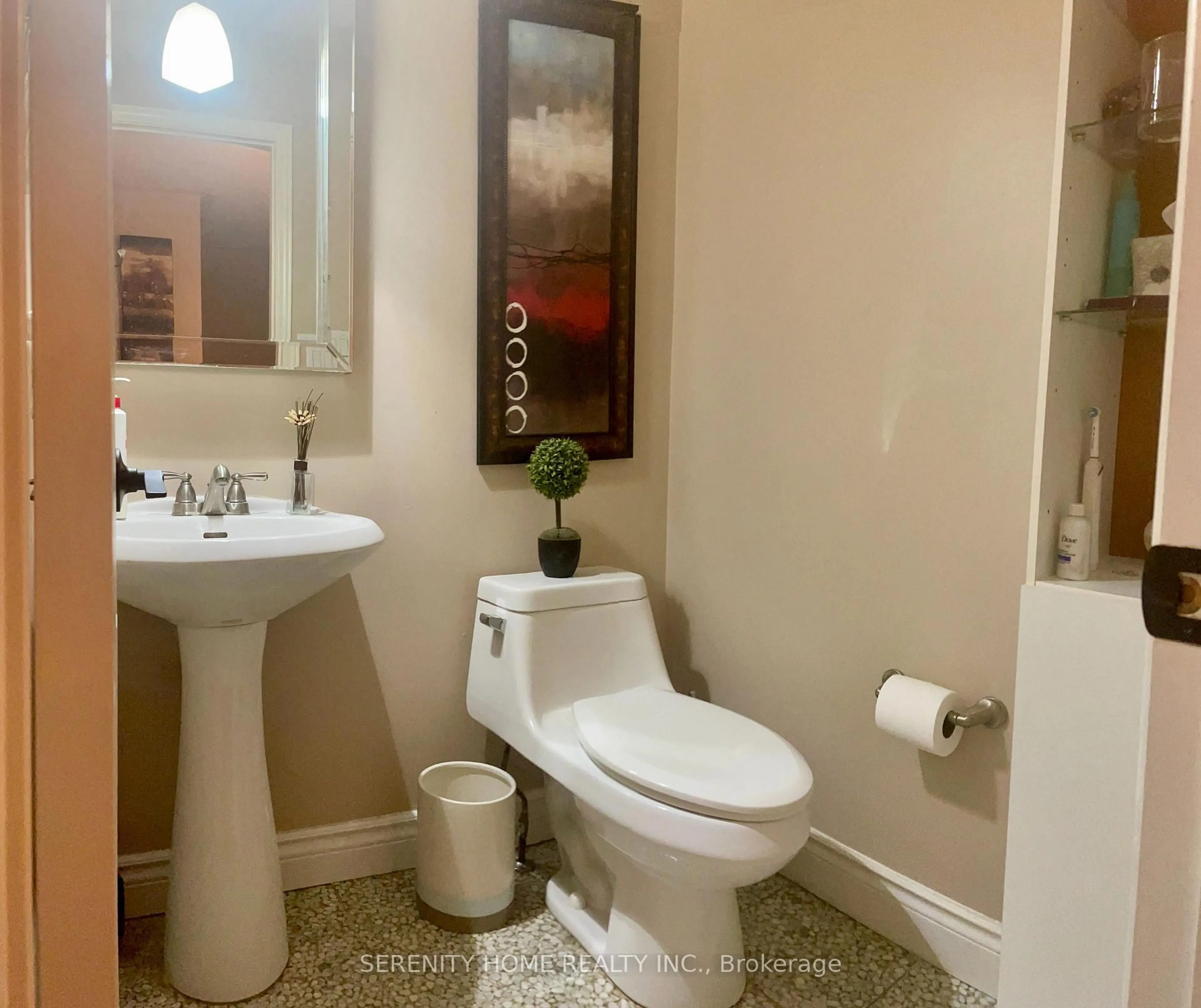 Standard bathroom, ceramic/tile floor for 5384 Tree Crest Crt, Mississauga Ontario L5R 3Z6