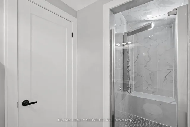 1273 Barberry Green, Oakville 4