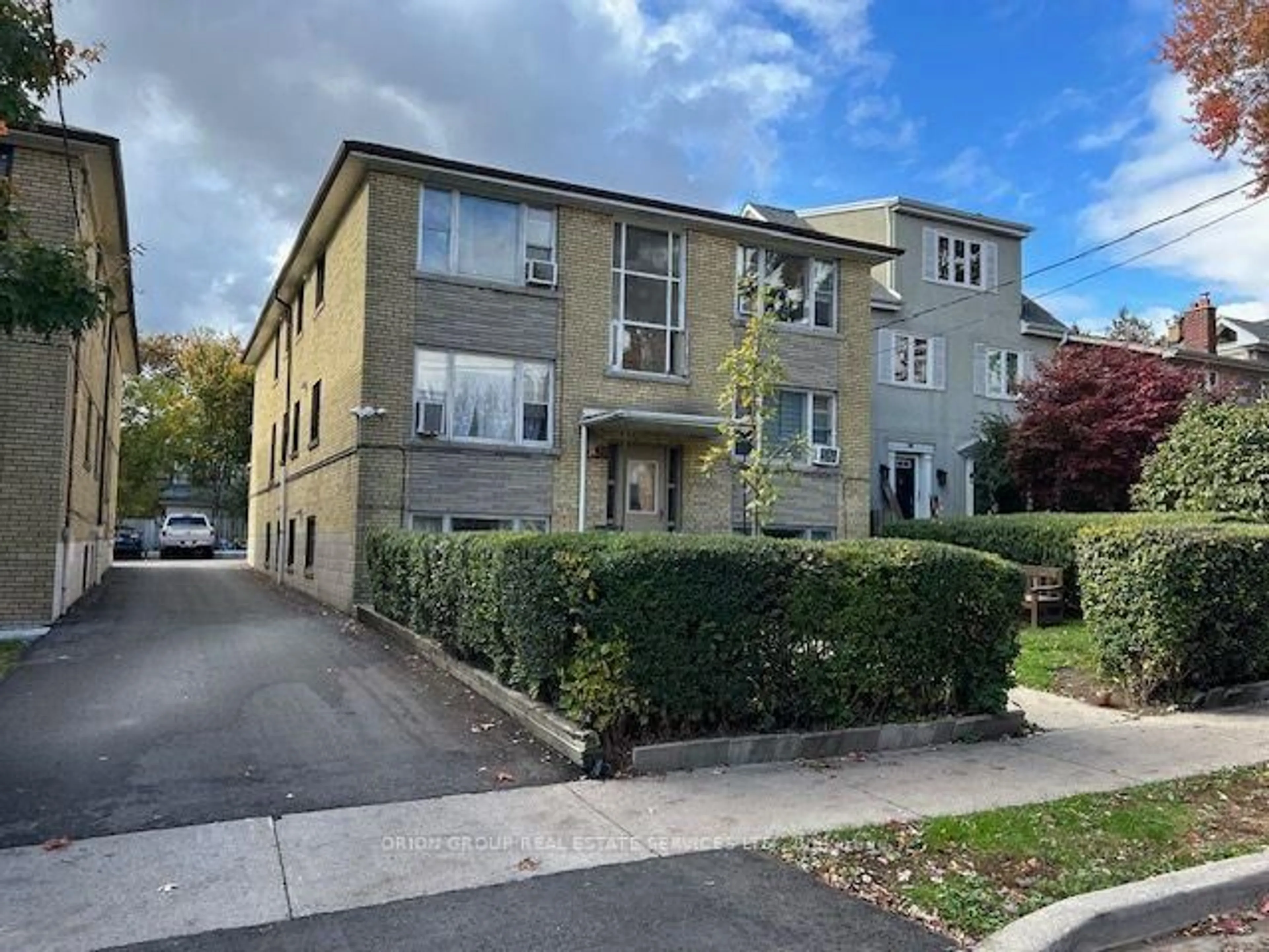 A pic from outside/outdoor area/front of a property/back of a property/a pic from drone, street for 46 Albert Ave, Toronto Ontario M8V 2L7