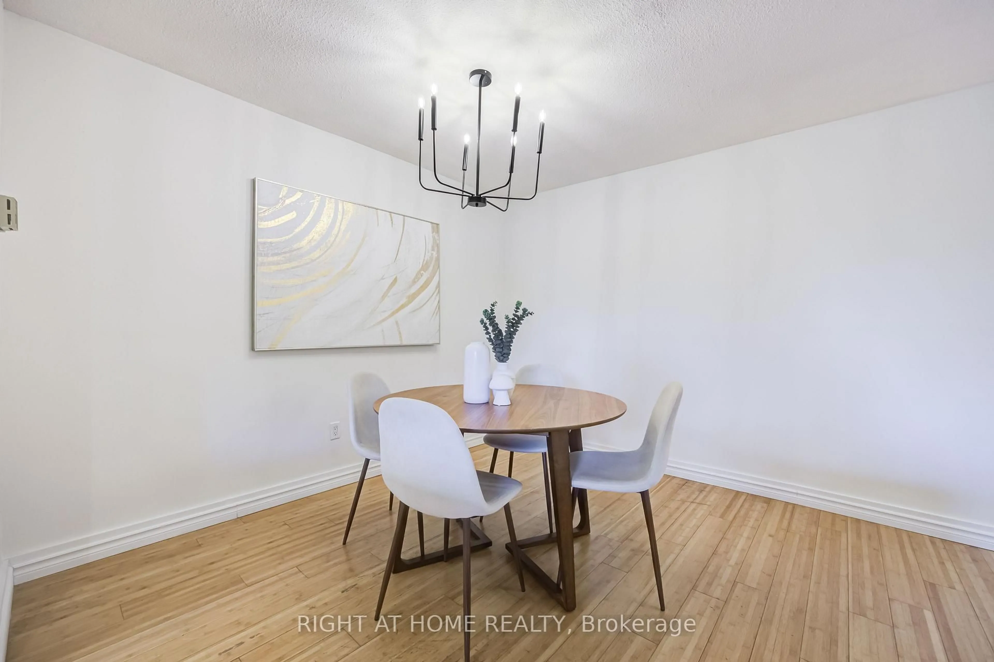 Dining room, wood/laminate floor for 2645 Jane St #426, Toronto Ontario M3L 2J3