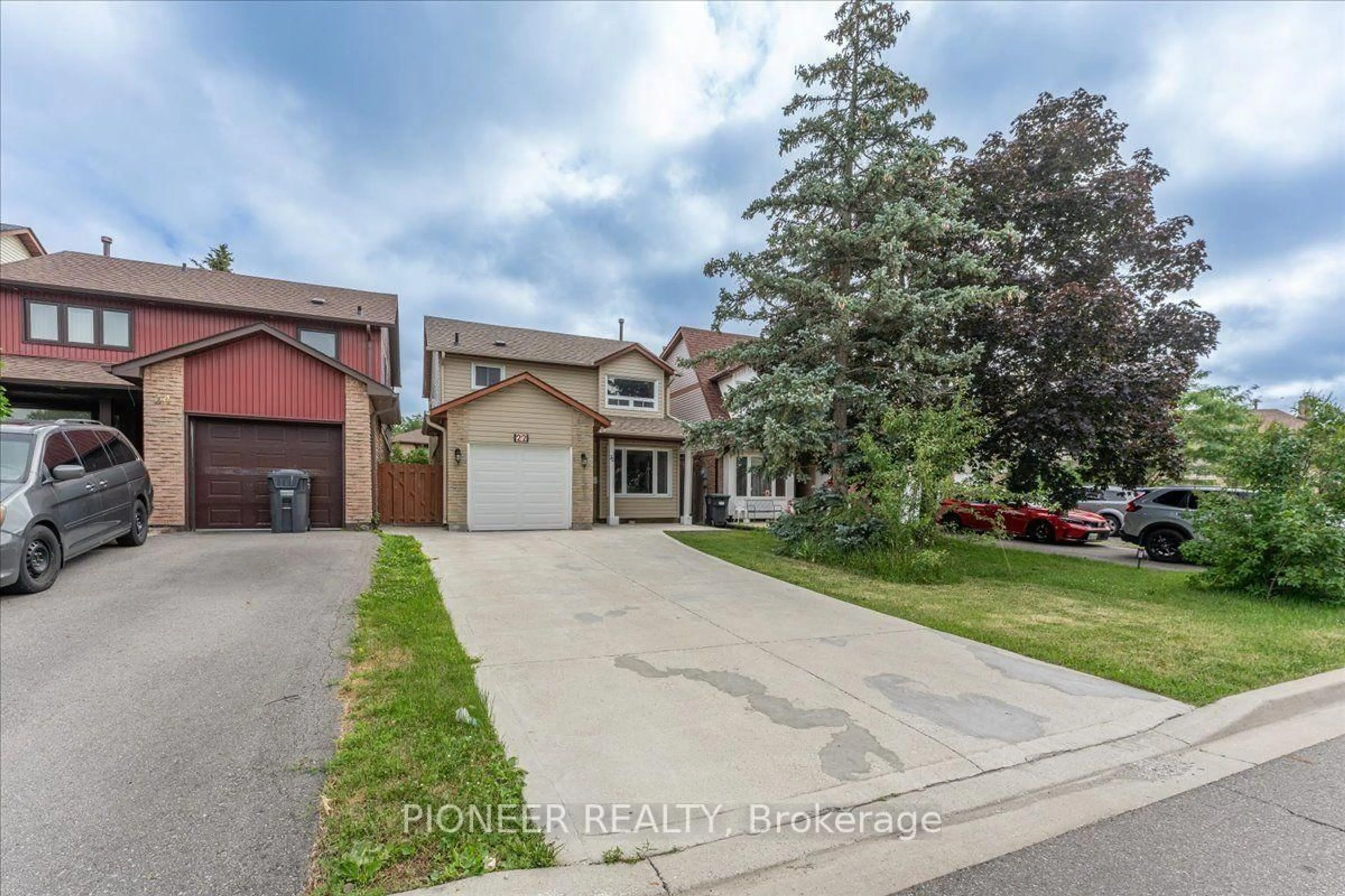 A pic from outside/outdoor area/front of a property/back of a property/a pic from drone, street for 22 Wolverton Cres, Brampton Ontario L6S 3L1