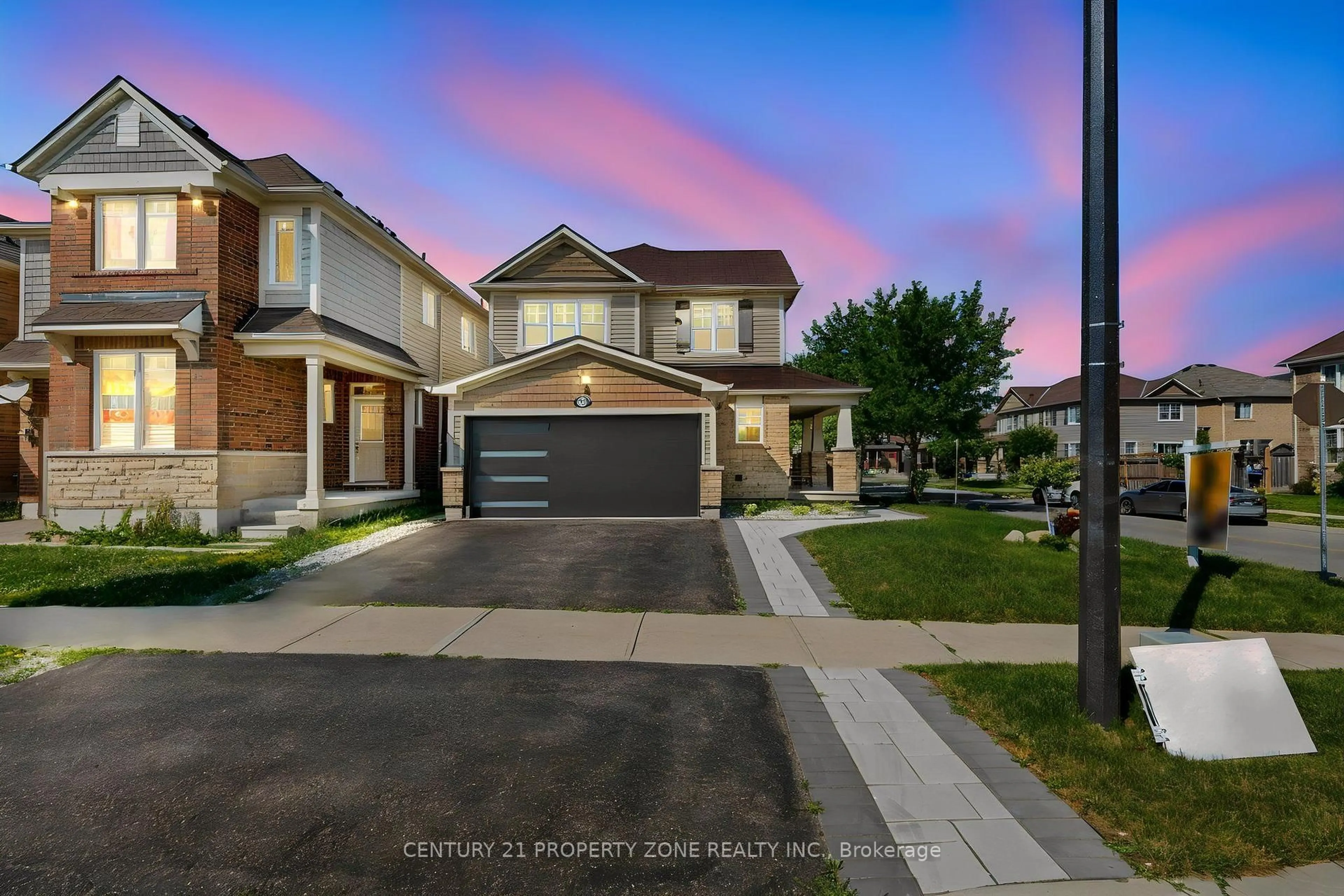 A pic from outside/outdoor area/front of a property/back of a property/a pic from drone, street for 1083 Savoline Blvd, Milton Ontario L9T 8P3