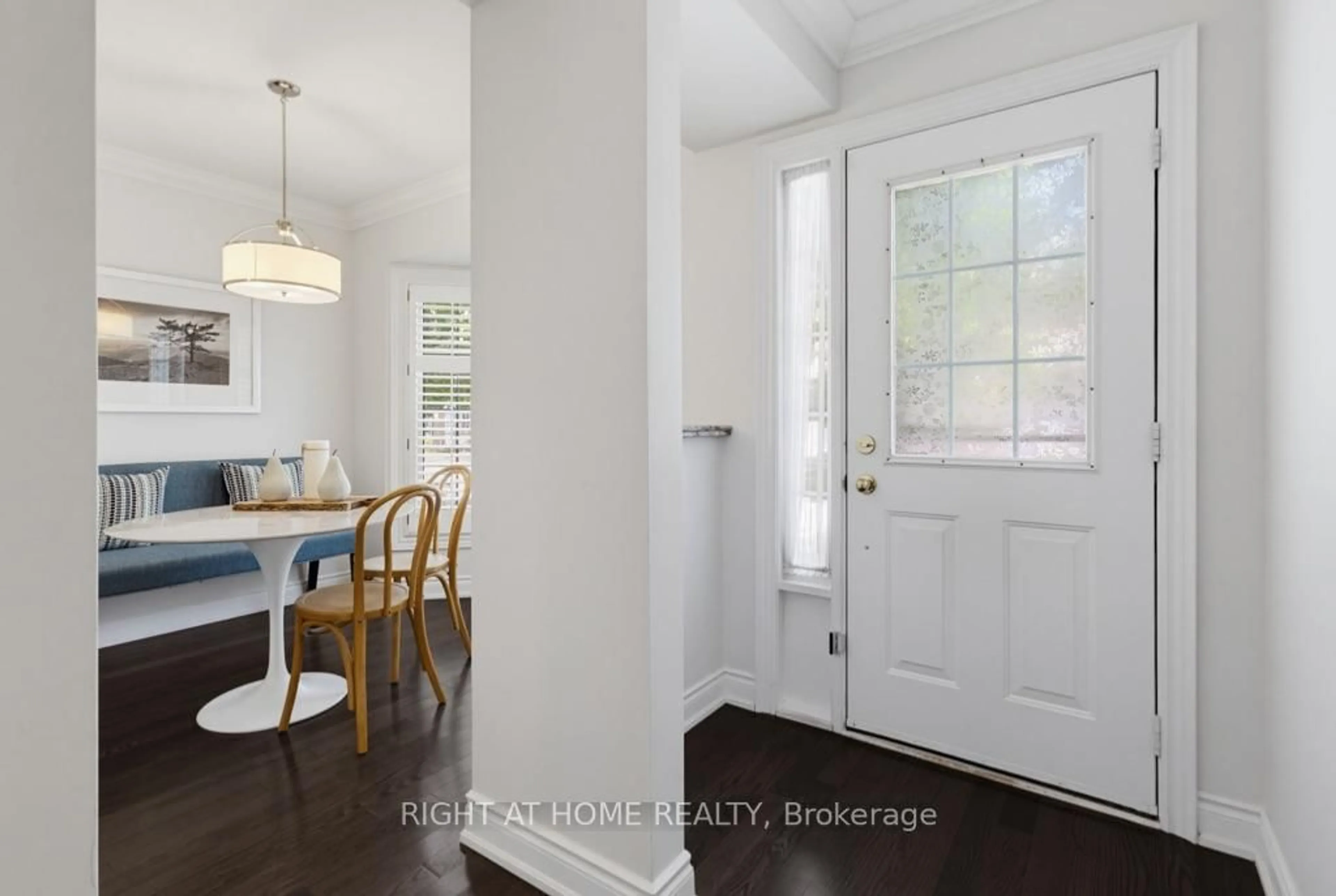 Indoor entryway for 3333 New St #67, Burlington Ontario L7N 1N1