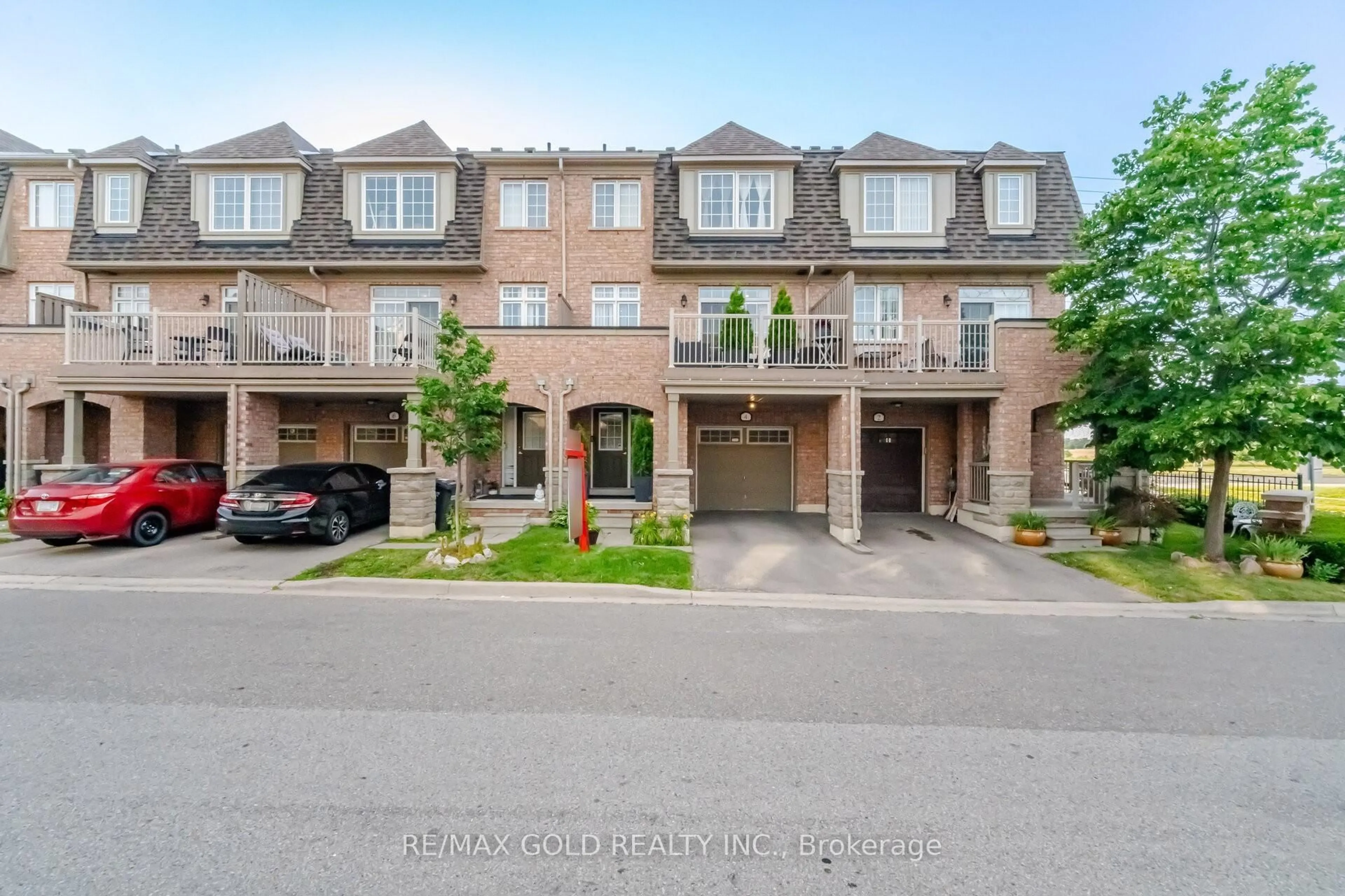 A pic from outside/outdoor area/front of a property/back of a property/a pic from drone, street for 4 Utopia Way, Brampton Ontario L6P 4A5