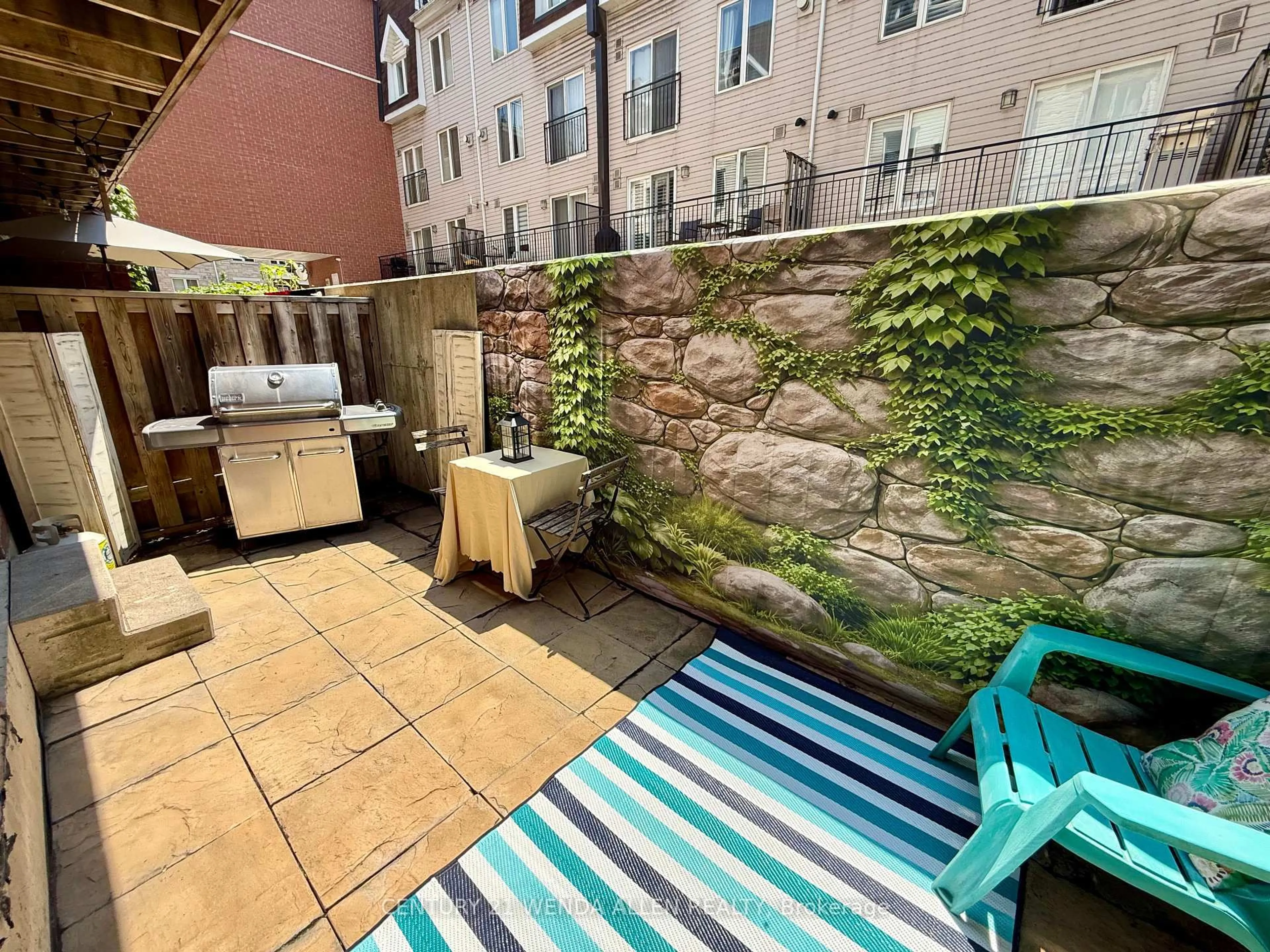 Patio, street for 20 Laidlaw St #1117, Toronto Ontario M6K 1X2