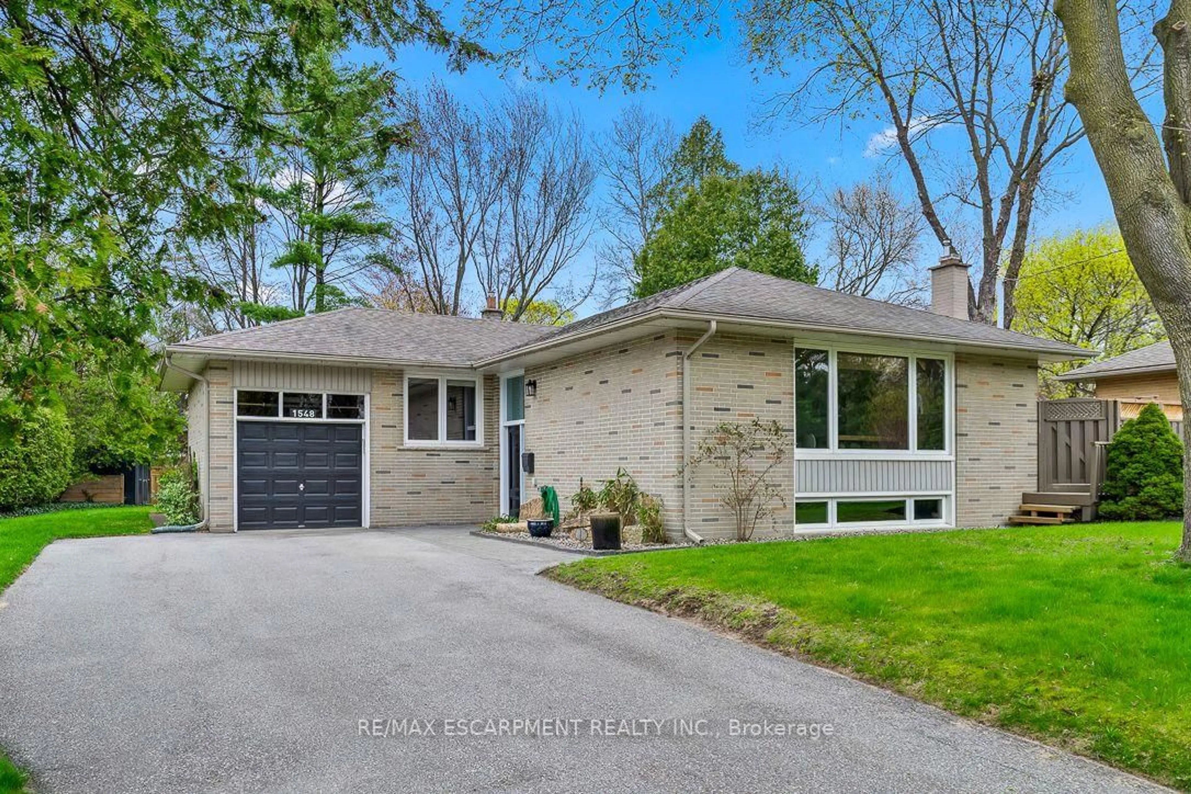 Home with brick exterior material, street for 1548 Wembury Rd, Mississauga Ontario L5J 2L9