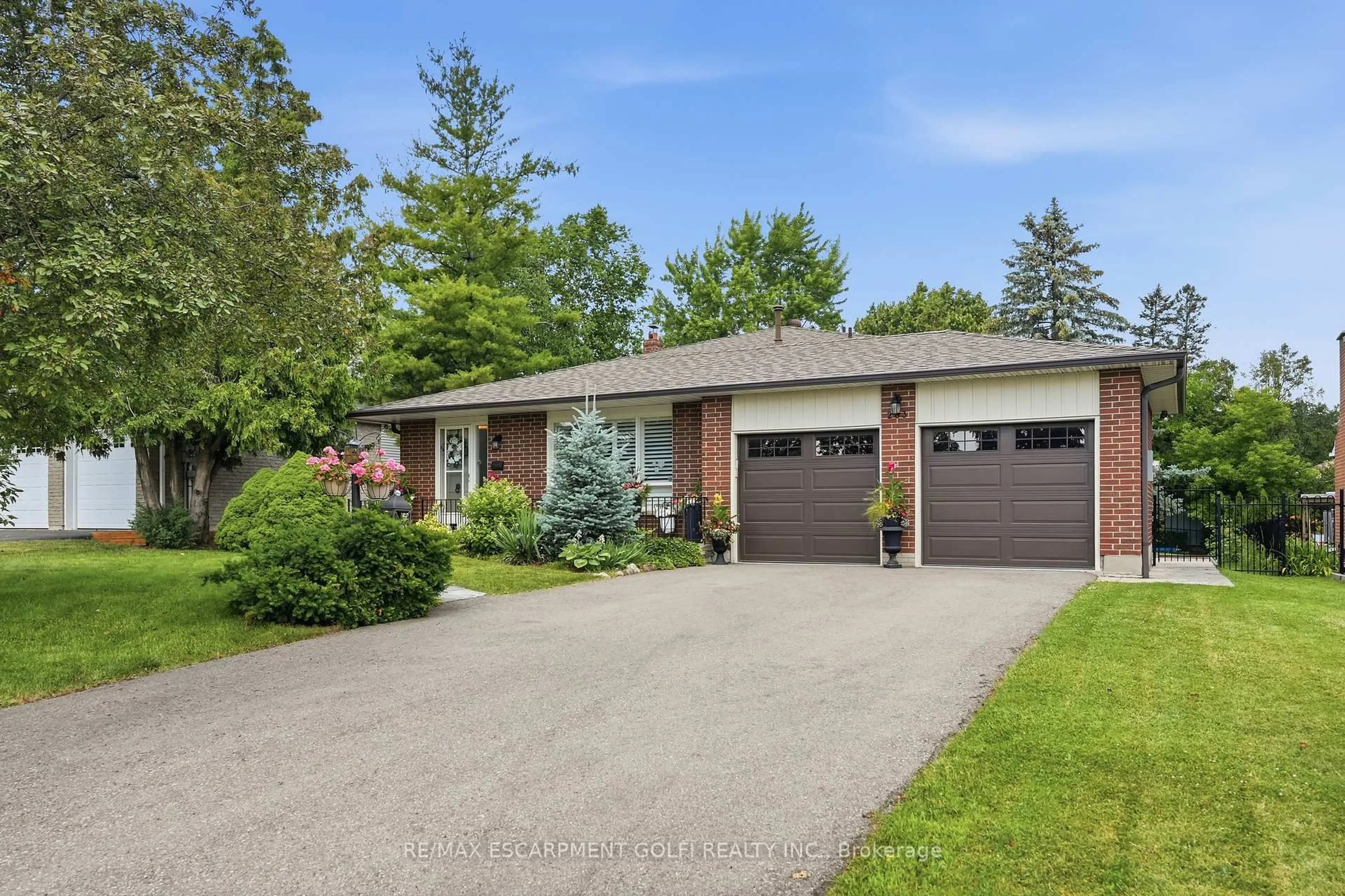 Home with brick exterior material, street for 283 Parkway Dr, Milton Ontario L9T 1A7