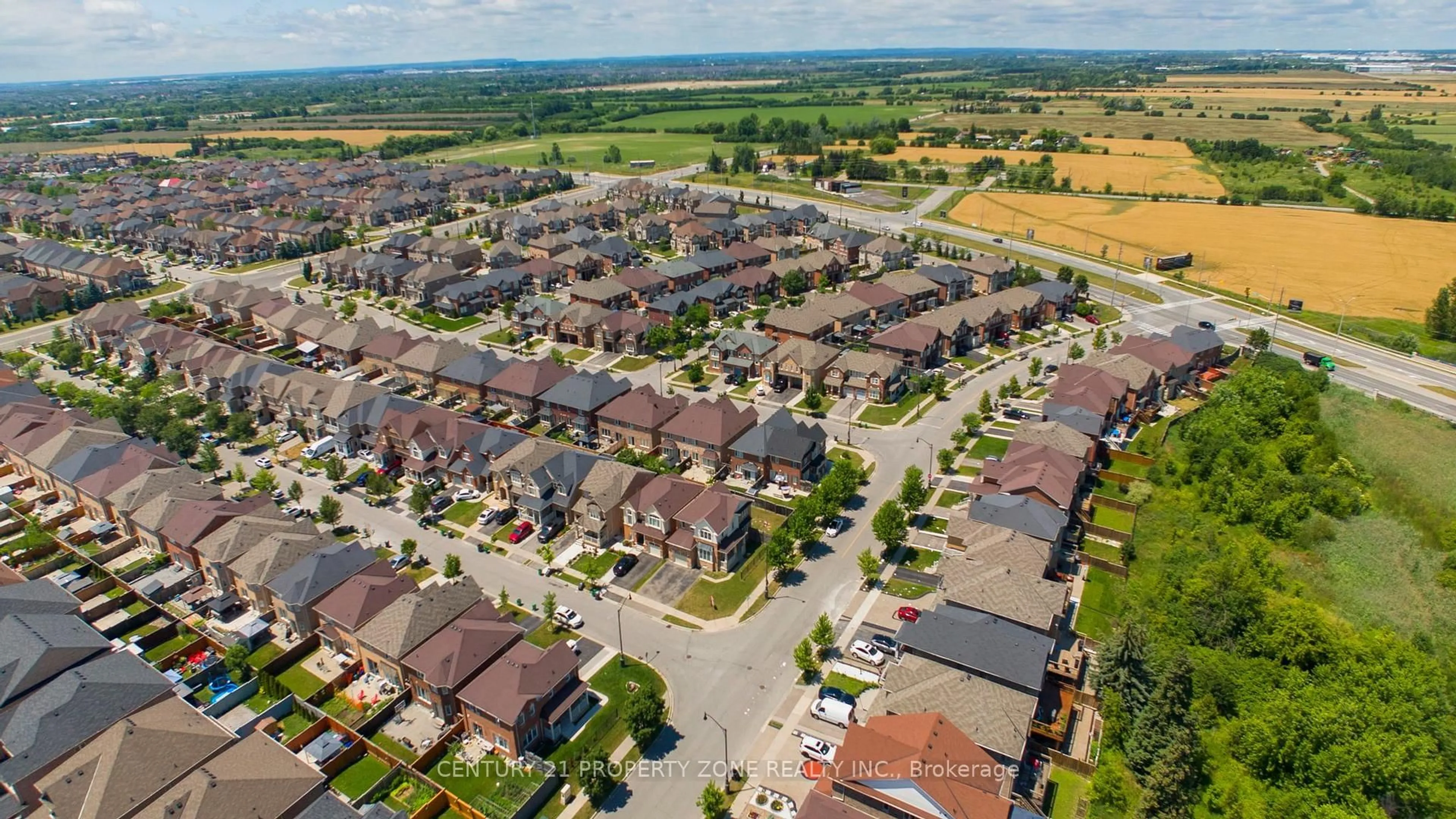 A pic from outside/outdoor area/front of a property/back of a property/a pic from drone, street for 30 Apple Valley Way Dr, Brampton Ontario L6P 3R3