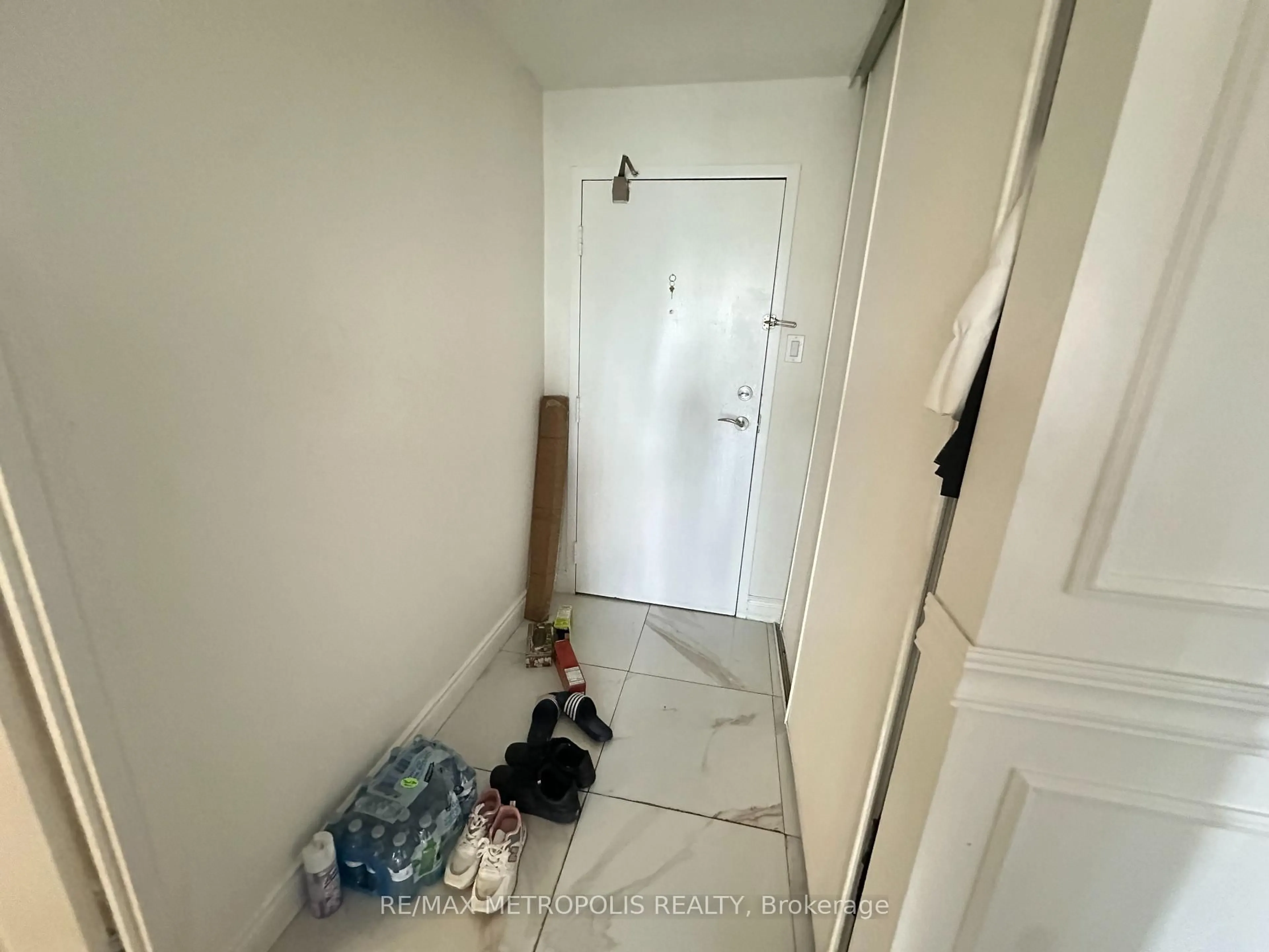 A pic of a room for 350 Rathburn Rd #307, Mississauga Ontario L5B 3Y2