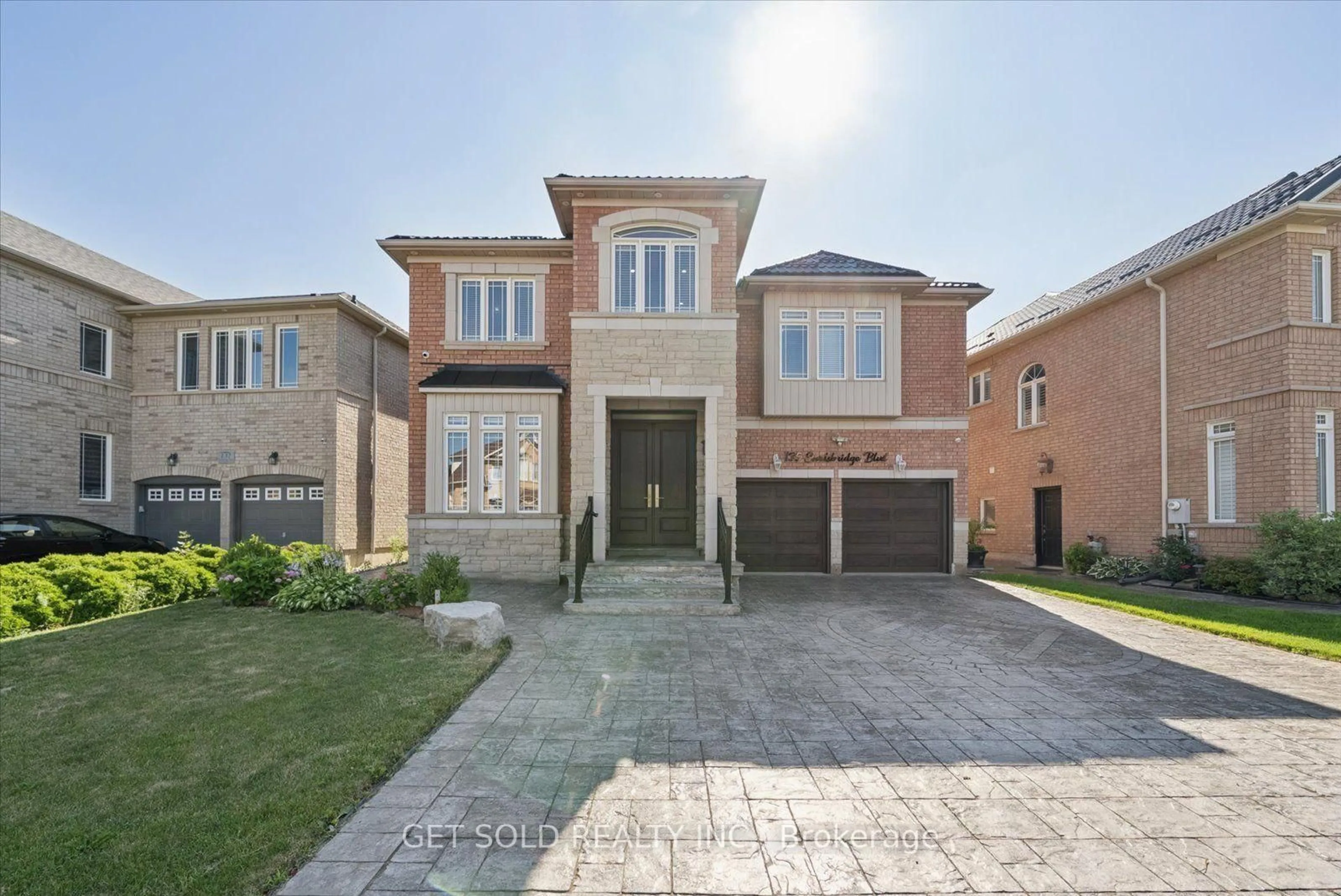 Home with brick exterior material, street for 135 Earlsbridge Blvd, Brampton Ontario L7A 3T7