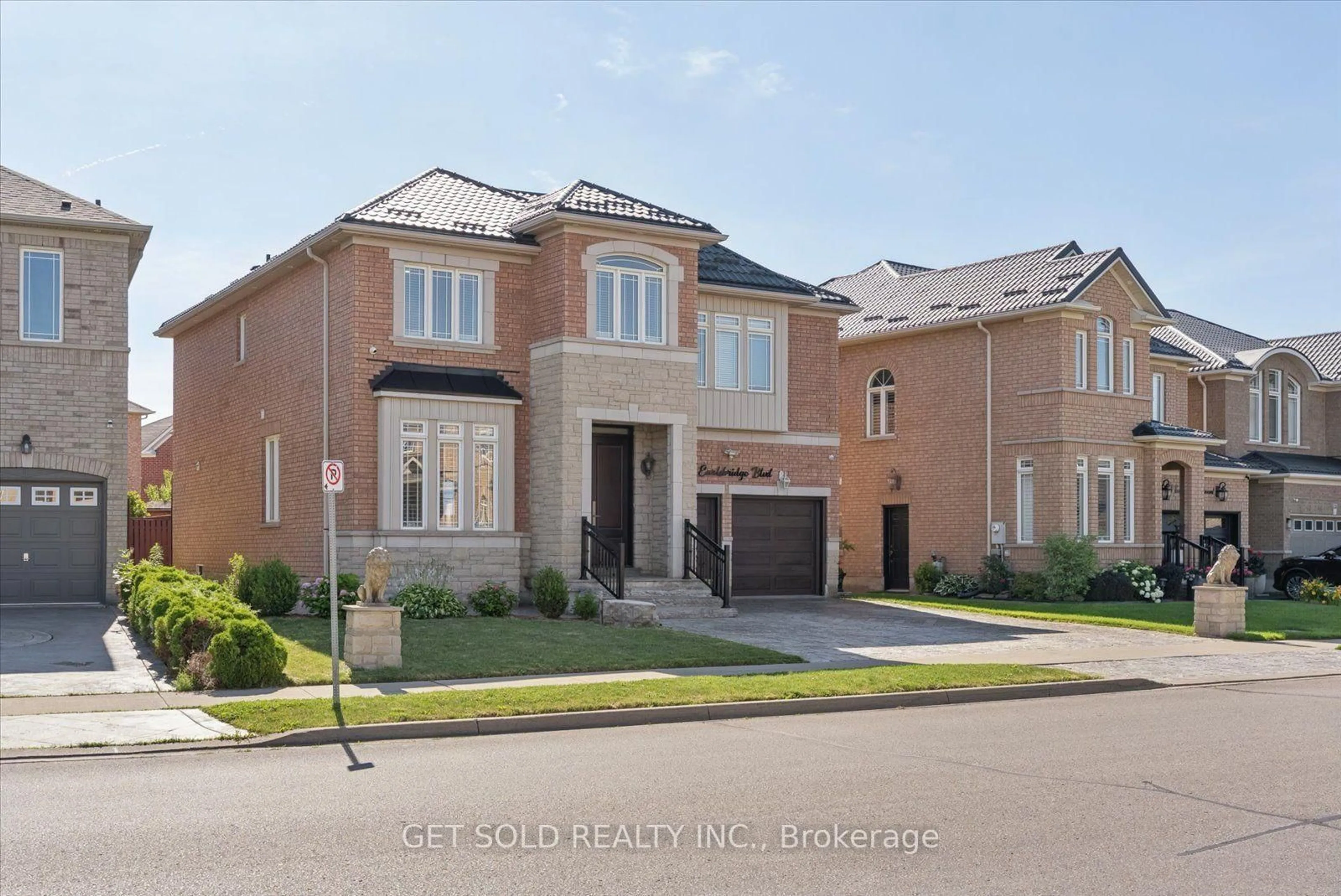 Home with brick exterior material, street for 135 Earlsbridge Blvd, Brampton Ontario L7A 3T7