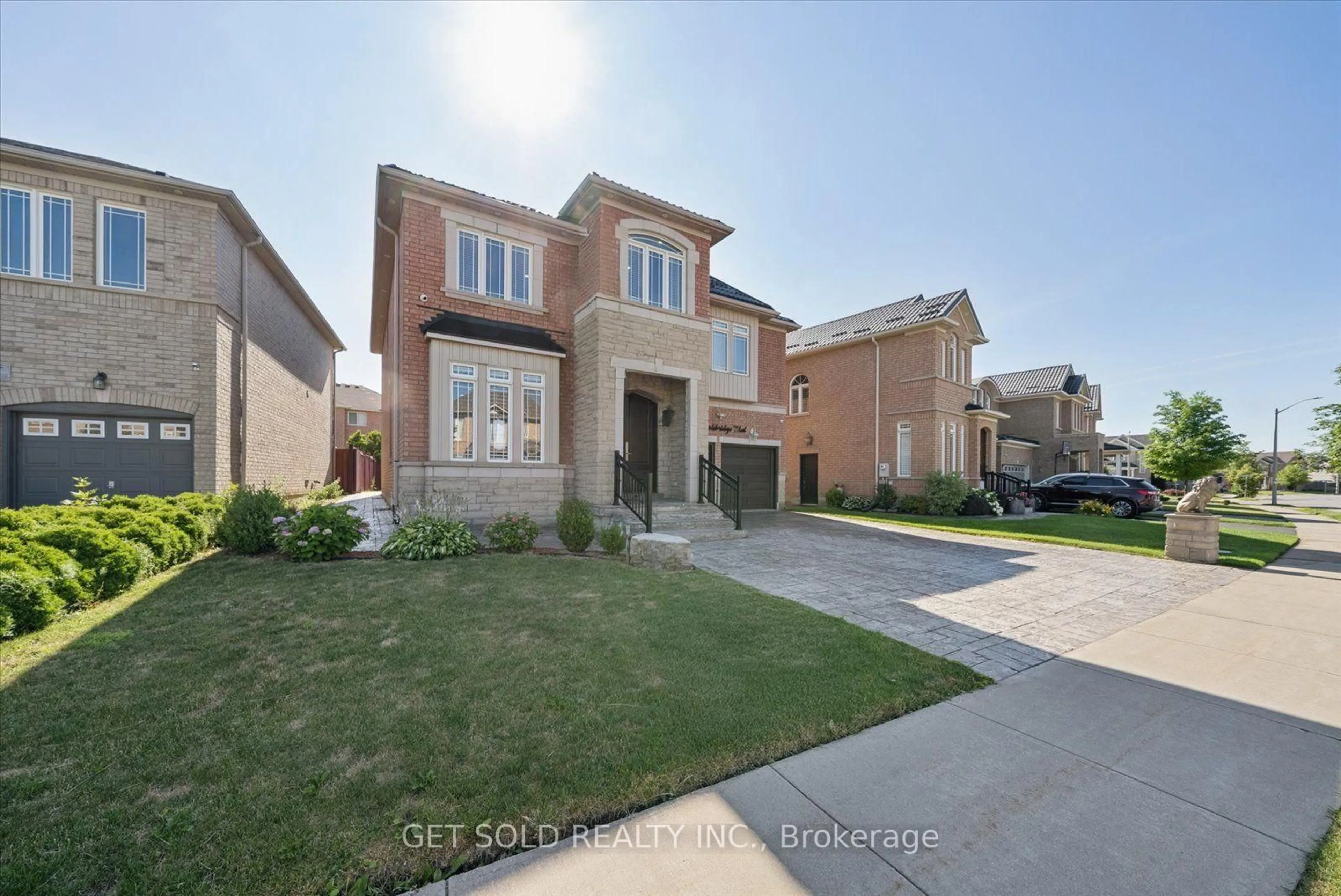 Home with brick exterior material, street for 135 Earlsbridge Blvd, Brampton Ontario L7A 3T7