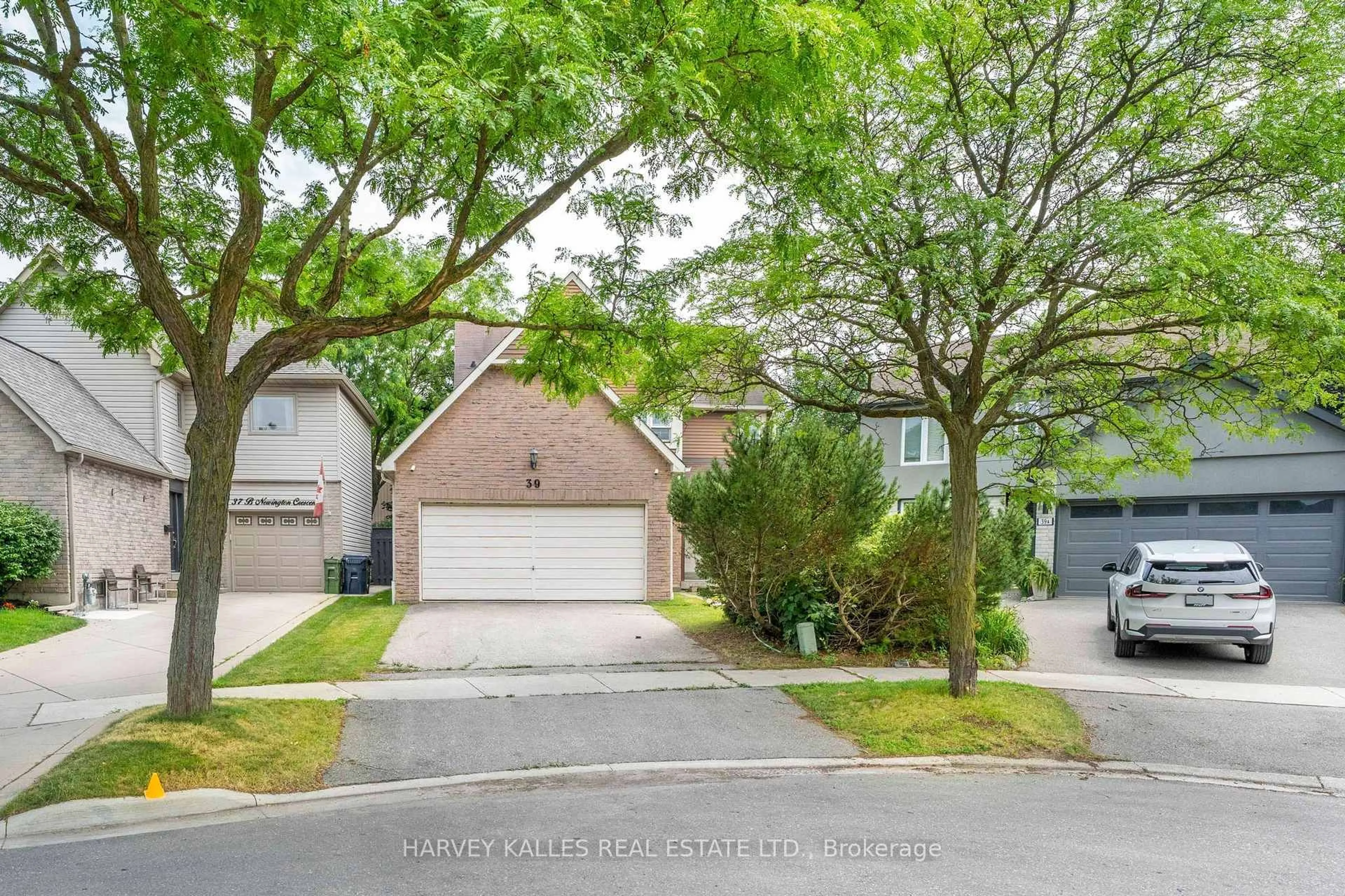 A pic from outside/outdoor area/front of a property/back of a property/a pic from drone, street for 39 Newington Cres, Toronto Ontario M9C 5B7