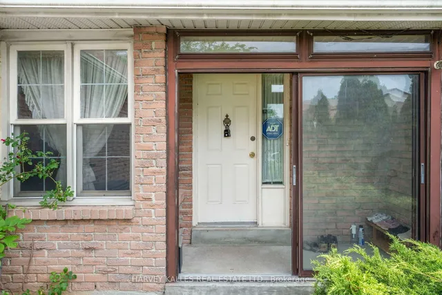 39 Newington Cres, Toronto 5
