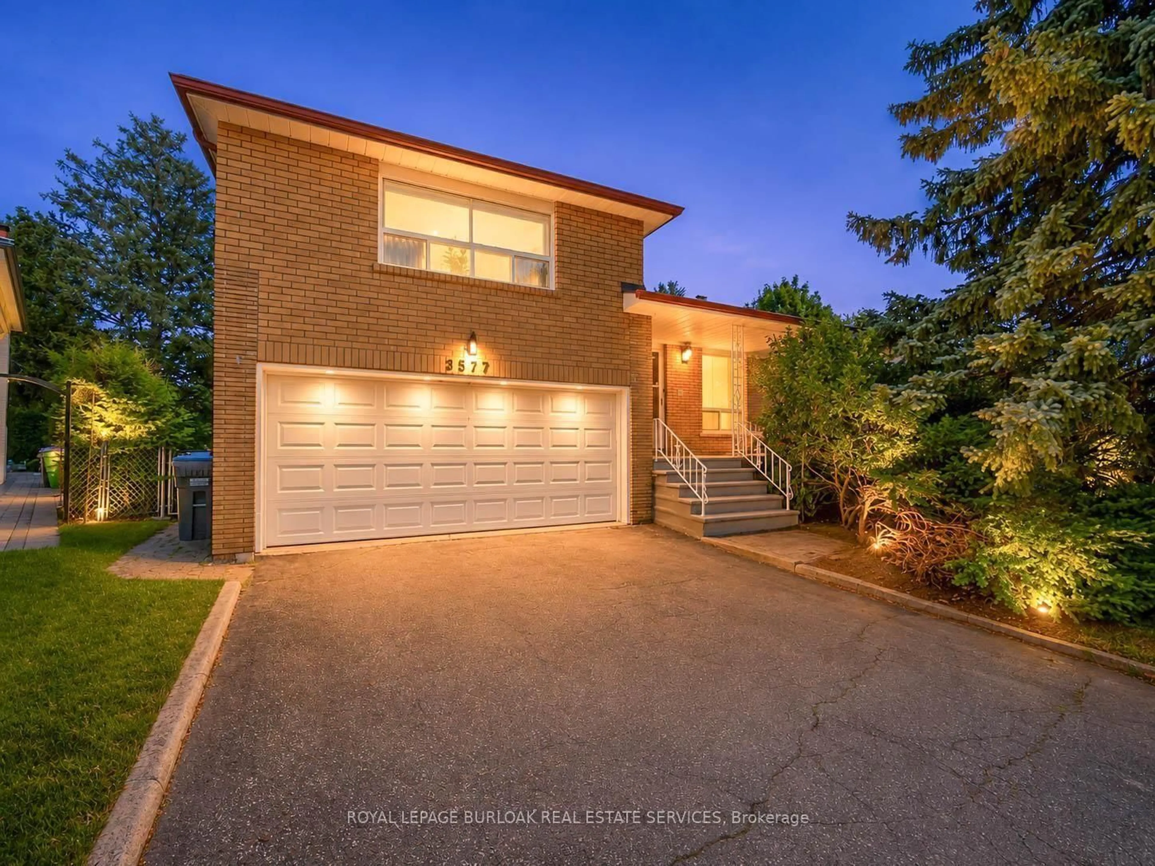 Home with brick exterior material, street for 3577 Bluestream Cres, Mississauga Ontario L4Y 3S5