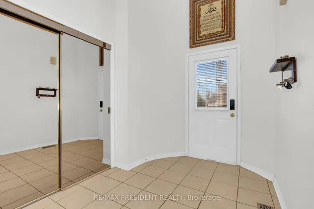1 Crown Victoria Dr, Brampton 5