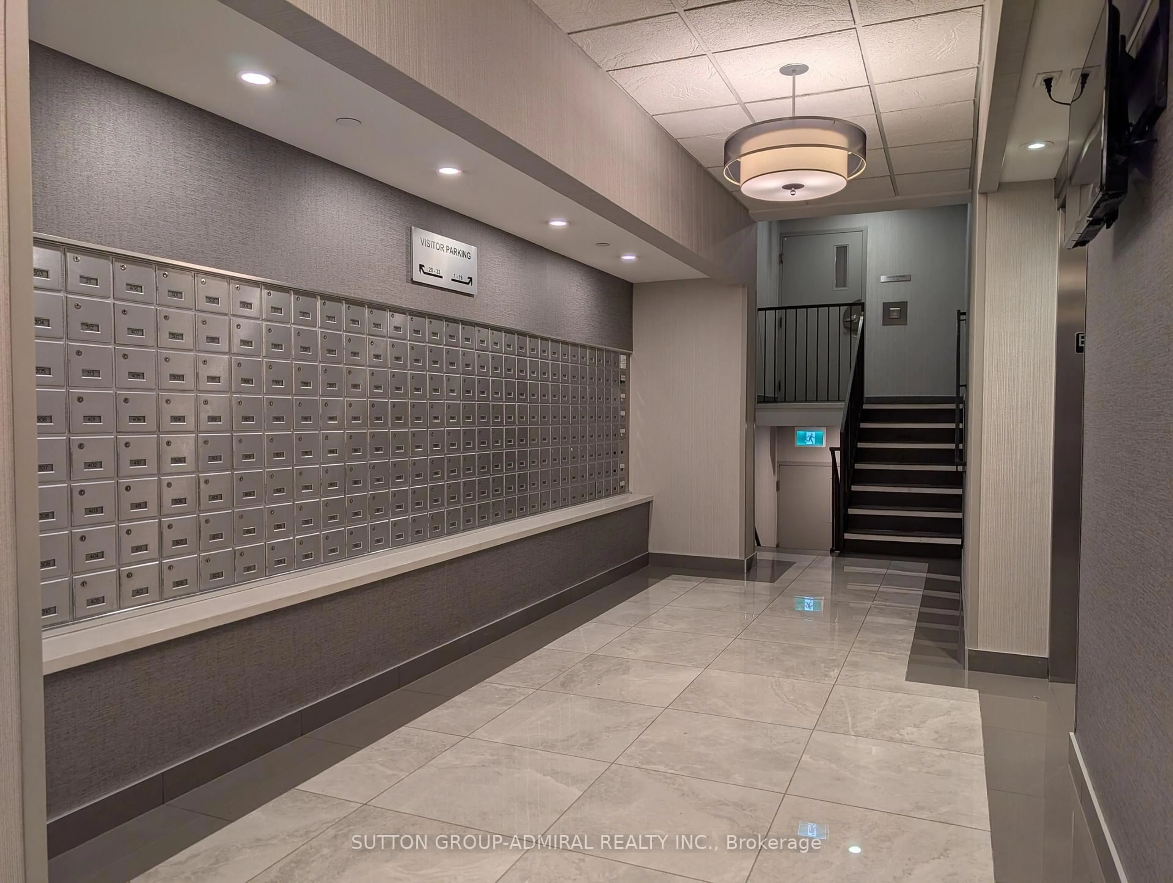 Indoor foyer for 260 Scarlett Rd #804, Toronto Ontario M6N 4X6