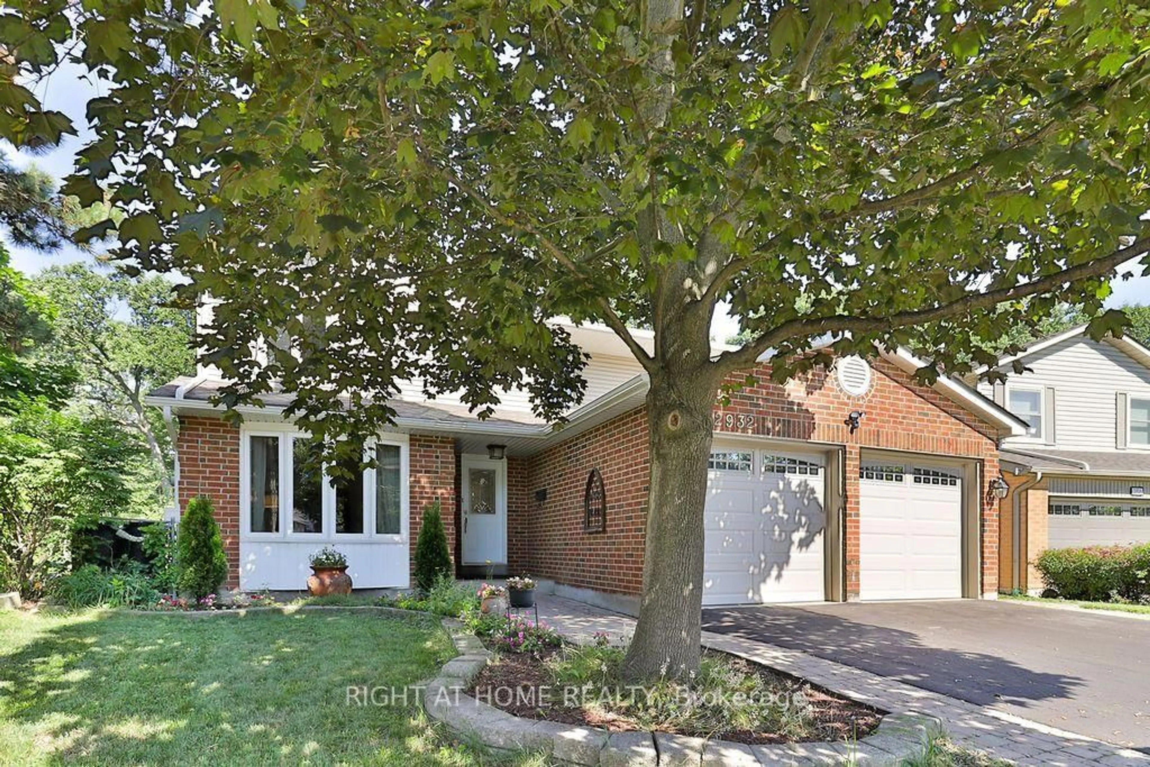 Home with brick exterior material, street for 2932 Remea Crt, Mississauga Ontario L5L 2H5