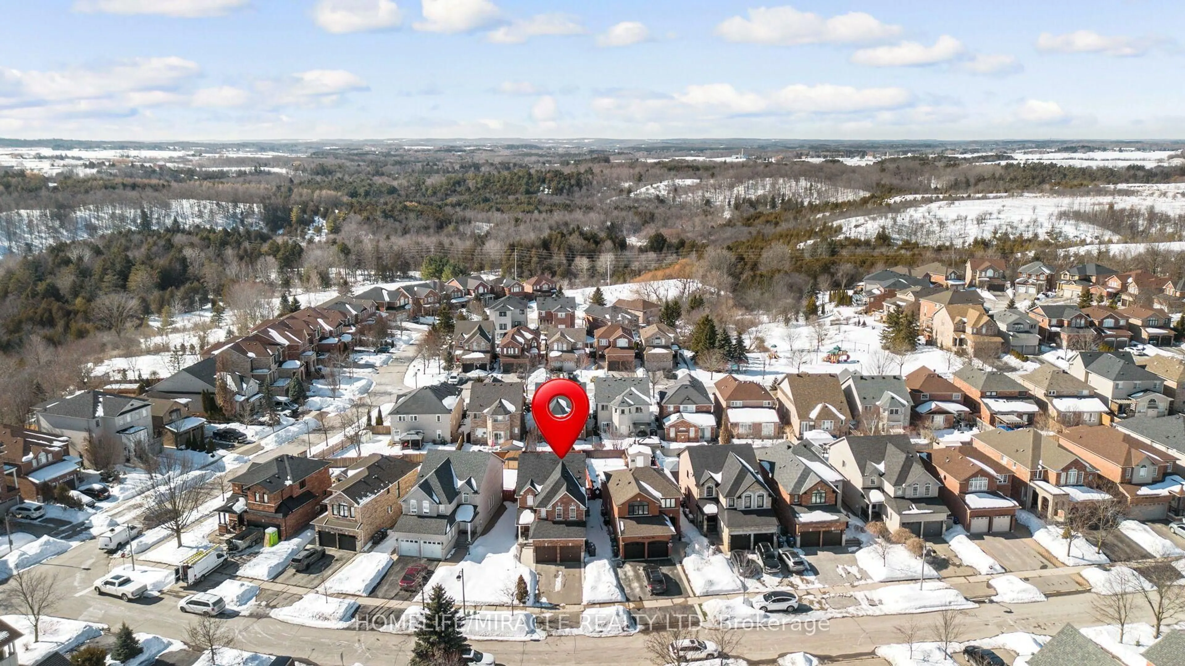 A pic from outside/outdoor area/front of a property/back of a property/a pic from drone, street for 49 Cross Country Blvd, Caledon Ontario L7E 2N6