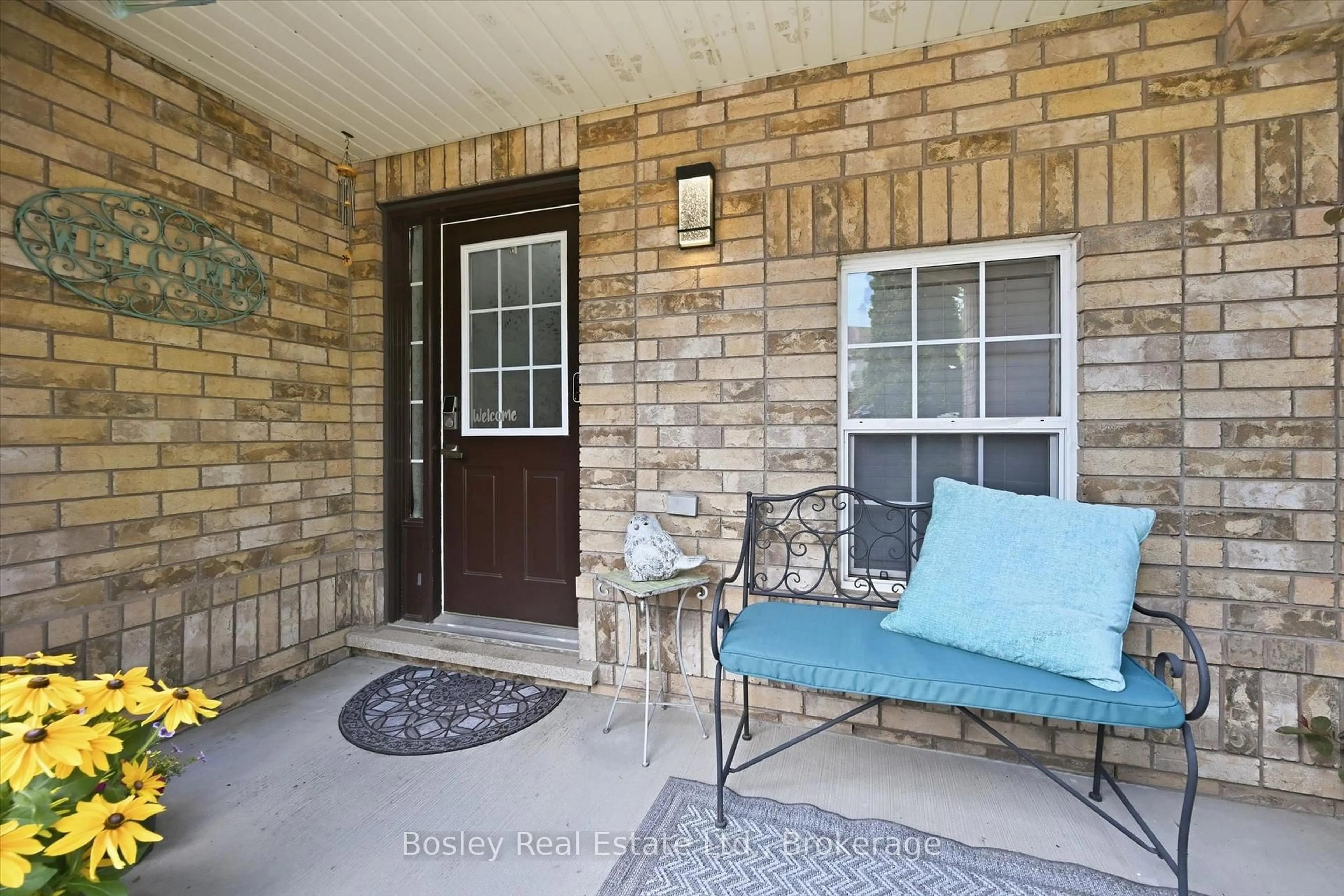 Indoor entryway for 1411 Mcdermott Way, Milton Ontario L9T 6L6